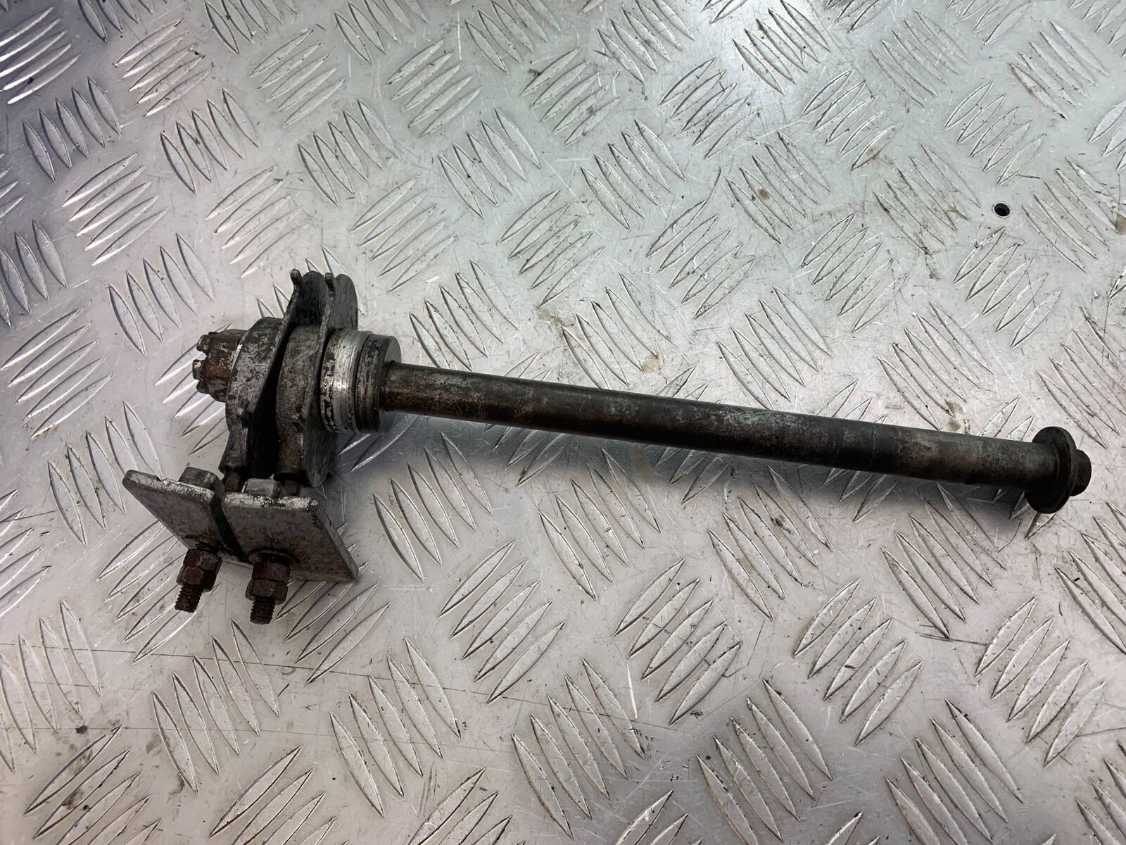 YAMAHA FJ1100 FJ 1100 REAR WHEEL SPINDLE   YEAR 1984-1985 (CMB1101)
