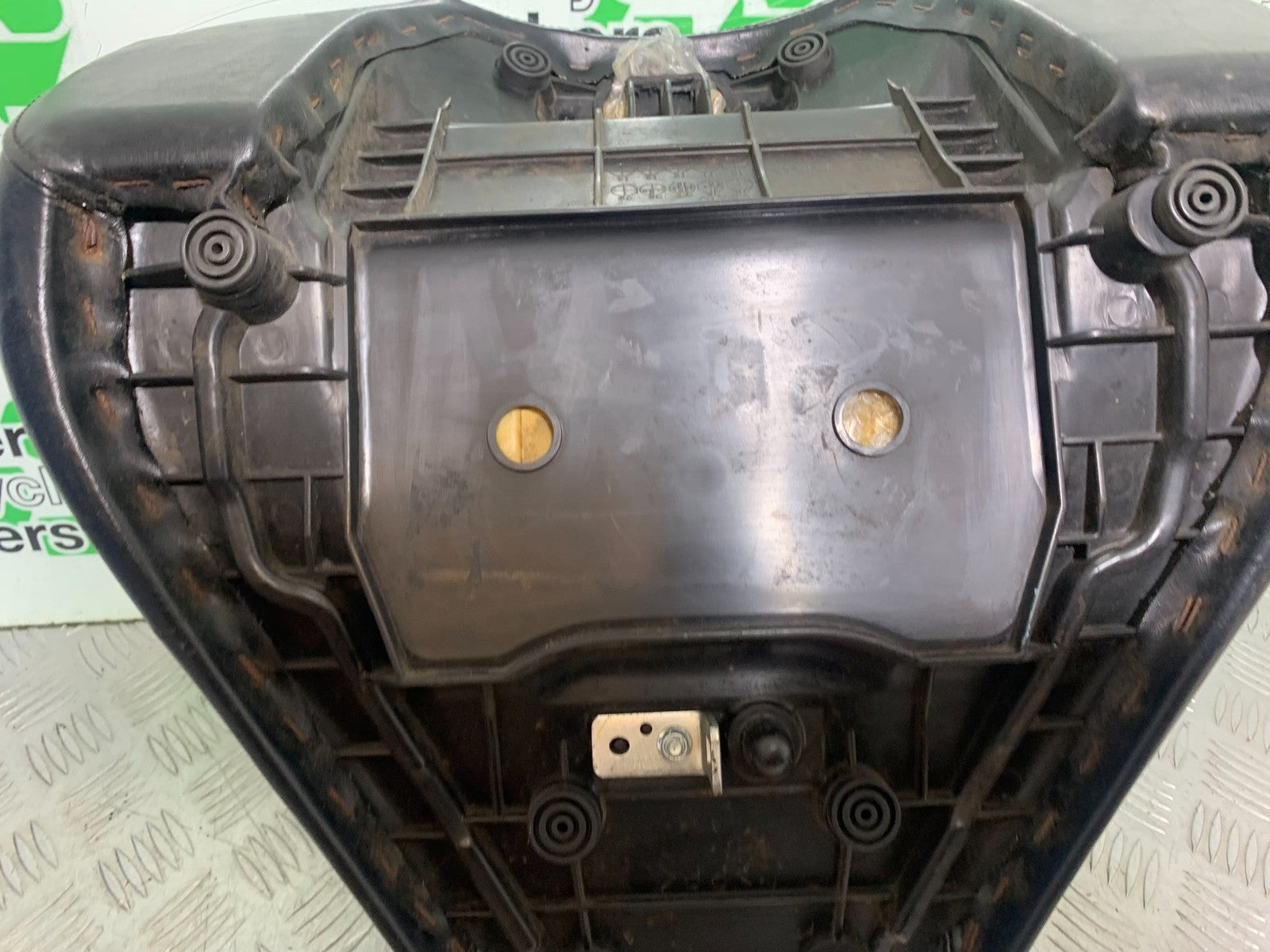 YAMAHA XVS 1300 MIDNIGHT STAR FRONT SEAT  YEAR 2007-16 (CMB1200)