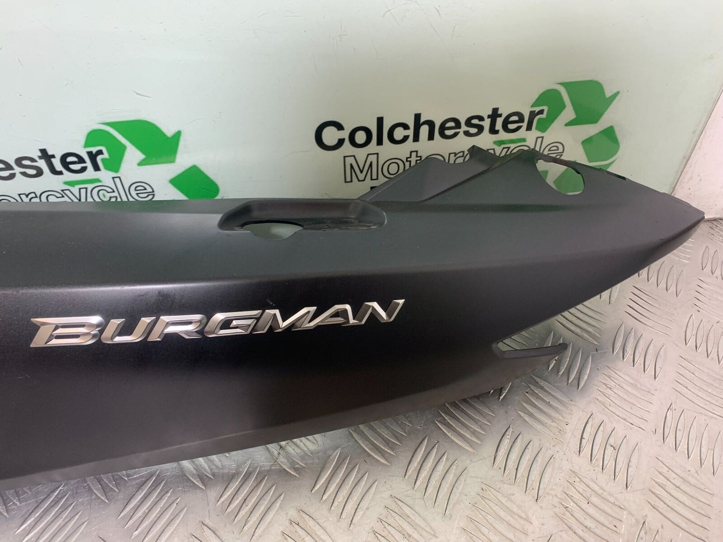 SUZUKI AN400 AN 400 BURGMAN LEFT SEAT PANEL YEAR 2017-2024 (CMB1118)