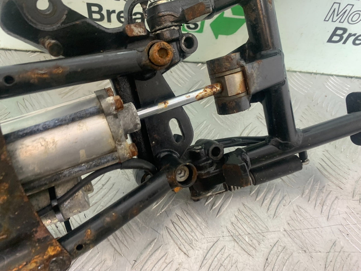 BMW K1200 K 1200 LT CENTER STAND AND MOTOR   YEAR 1999-07 (CMB1271)