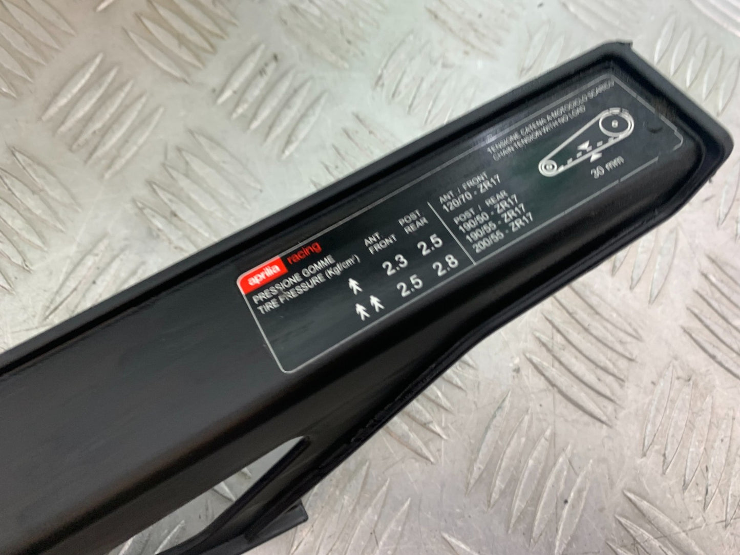 APRILIA TUONO 1000 V4 CHAIN GUARD   YEAR 2013-2014  (CMB1239)