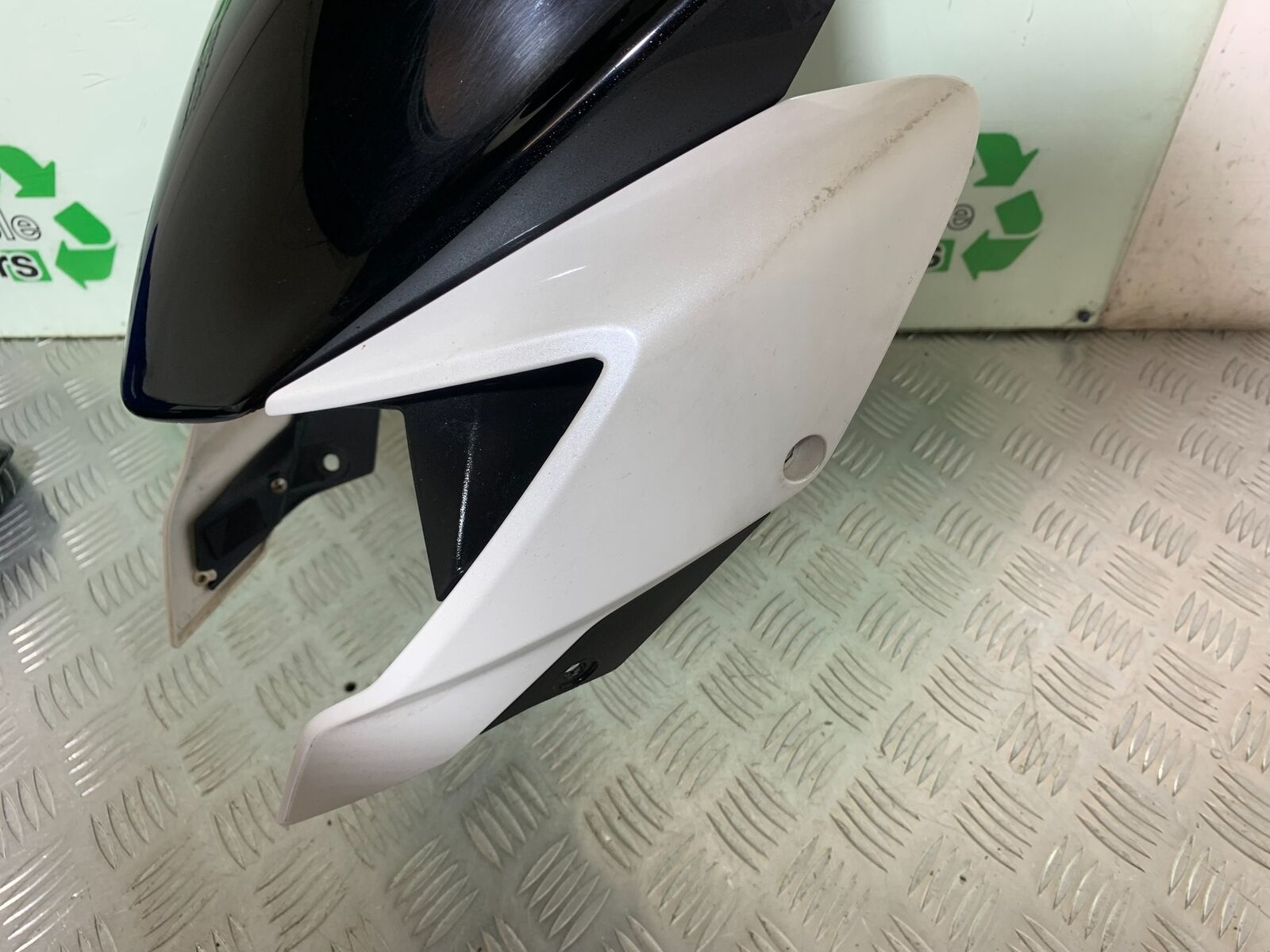 APRILIA SL750 SL 750 SHIVER TOP FAIRING AND SCREEN  YEAR 2012 (CMB1074)