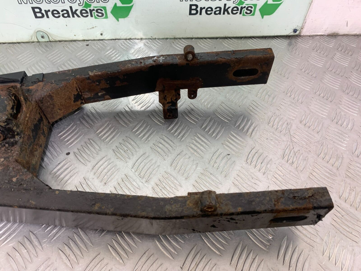 KAWASAKI Z750 Z 750 SWINGARM  YEAR 2004-2006  (CMB1104)