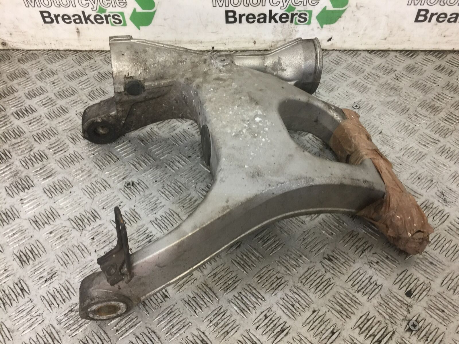KAWASAKI GTR1400 GTR 1400 SWINGARM  YEAR 2010 (STOCK 716)