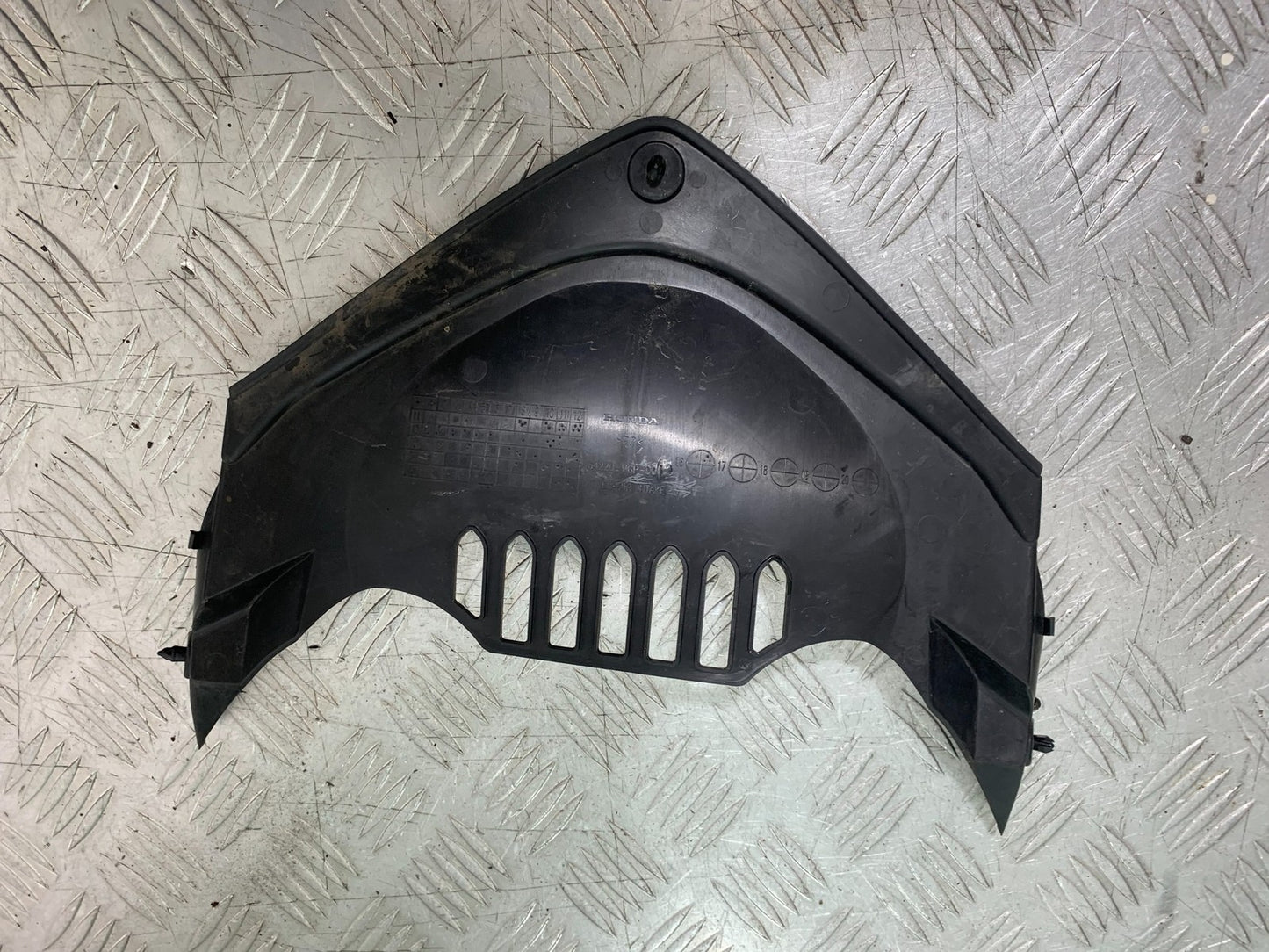 HONDA CBR1000 rr FIREBLADE LOWER TOP INFILL COVER   2012-2016 (CMB1280)