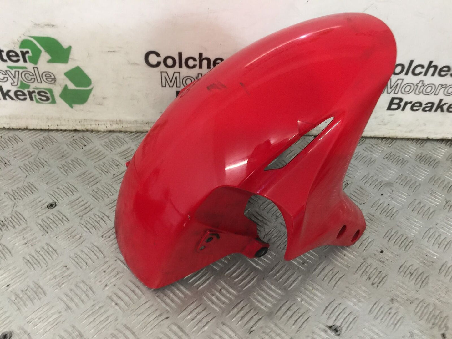 HONDA CBR1000 rr FIREBLADE FRONT MUDGUARD    YEAR 2004  (STOCK 853)