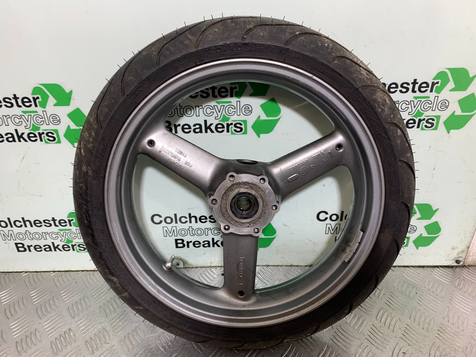 TRIUMPH 955I SPRINT RS FRONT WHEEL (NEW TYRE)  YEAR 1999-03 (CMB1313)