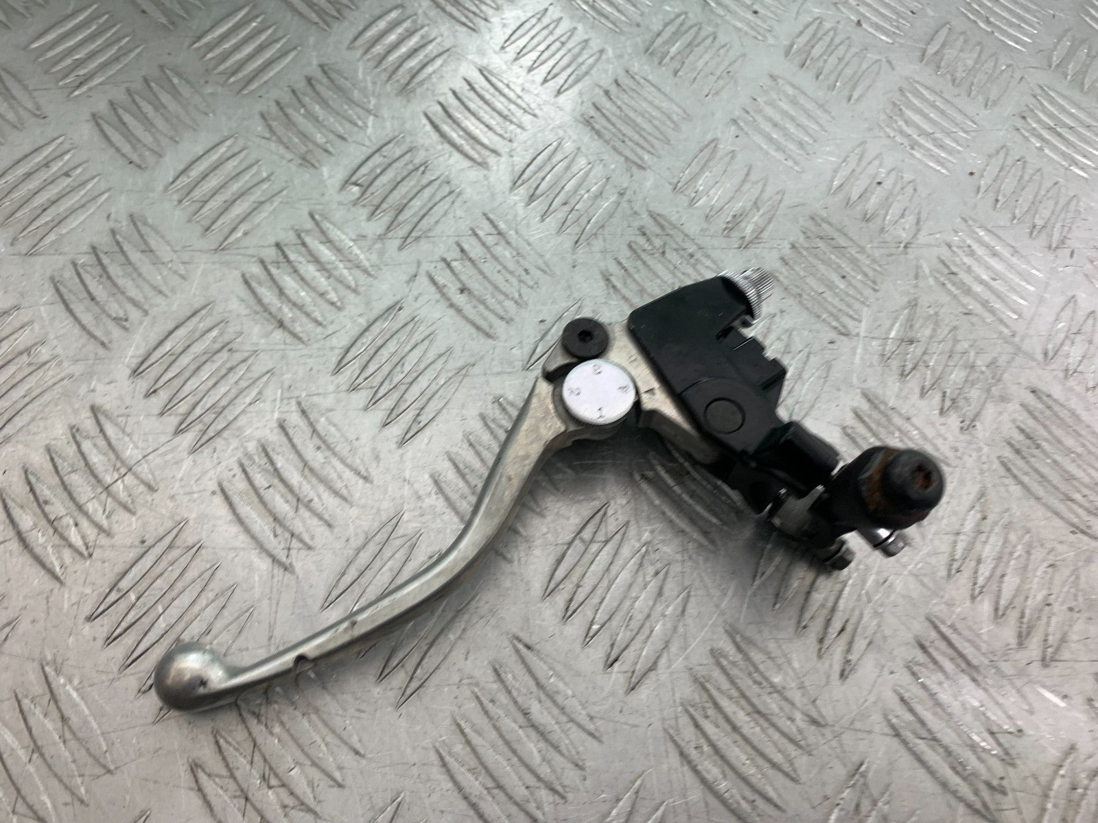 TRIUMPH 675 STREET TRIPLE RX CLUTCH LEVER AND BRRACKET   2015- 2017 (CMB1299)