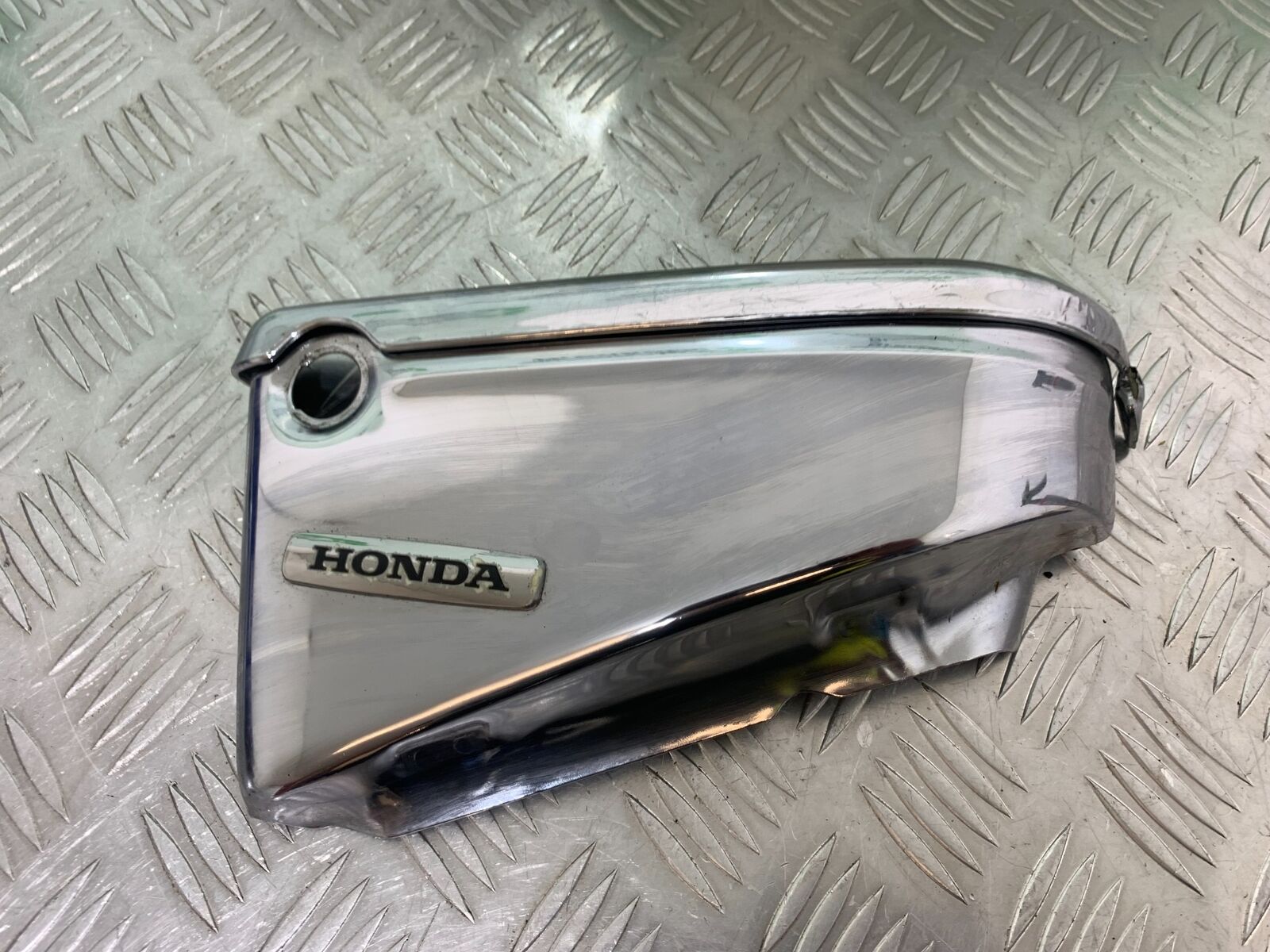 HONDA VT1100 C SHADOW SPIRIT RIGHT SEAT SIDE PANEL  2002-2003 (CMB1035)