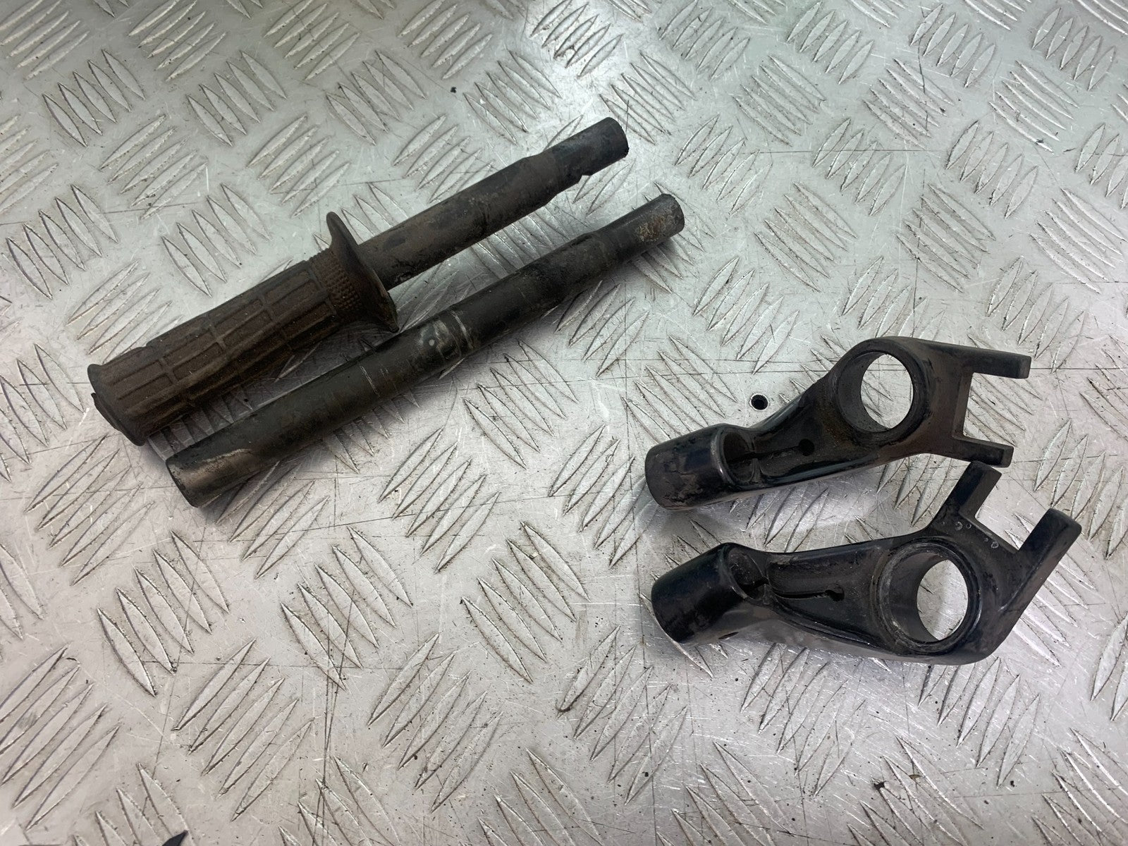 KAWASAKI GT550 GT 550 HANDLEBARS   YEAR 1989-1994