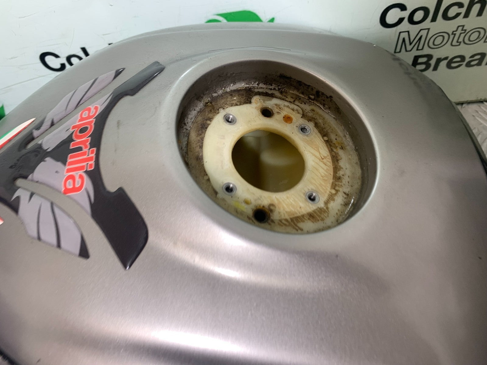 APRILIA TUONO 1000 V4 PETROL TANK  YEAR 2013-2014  (CMB1239)