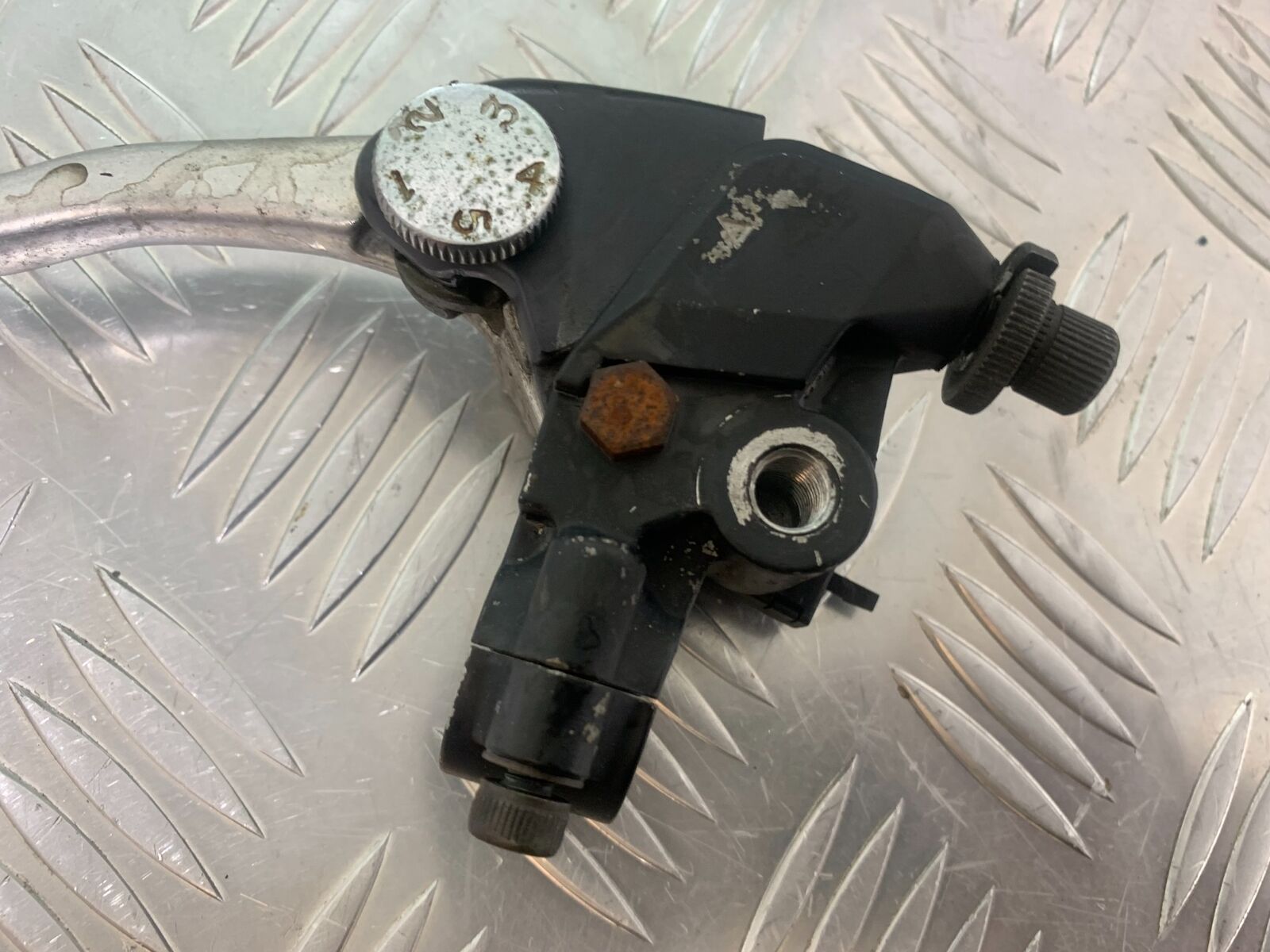 KAWASAKI ZR 750 ZEPHYR CLUTCH LEVER AND BRACKET YEAR 1991-95 (CMB1008)