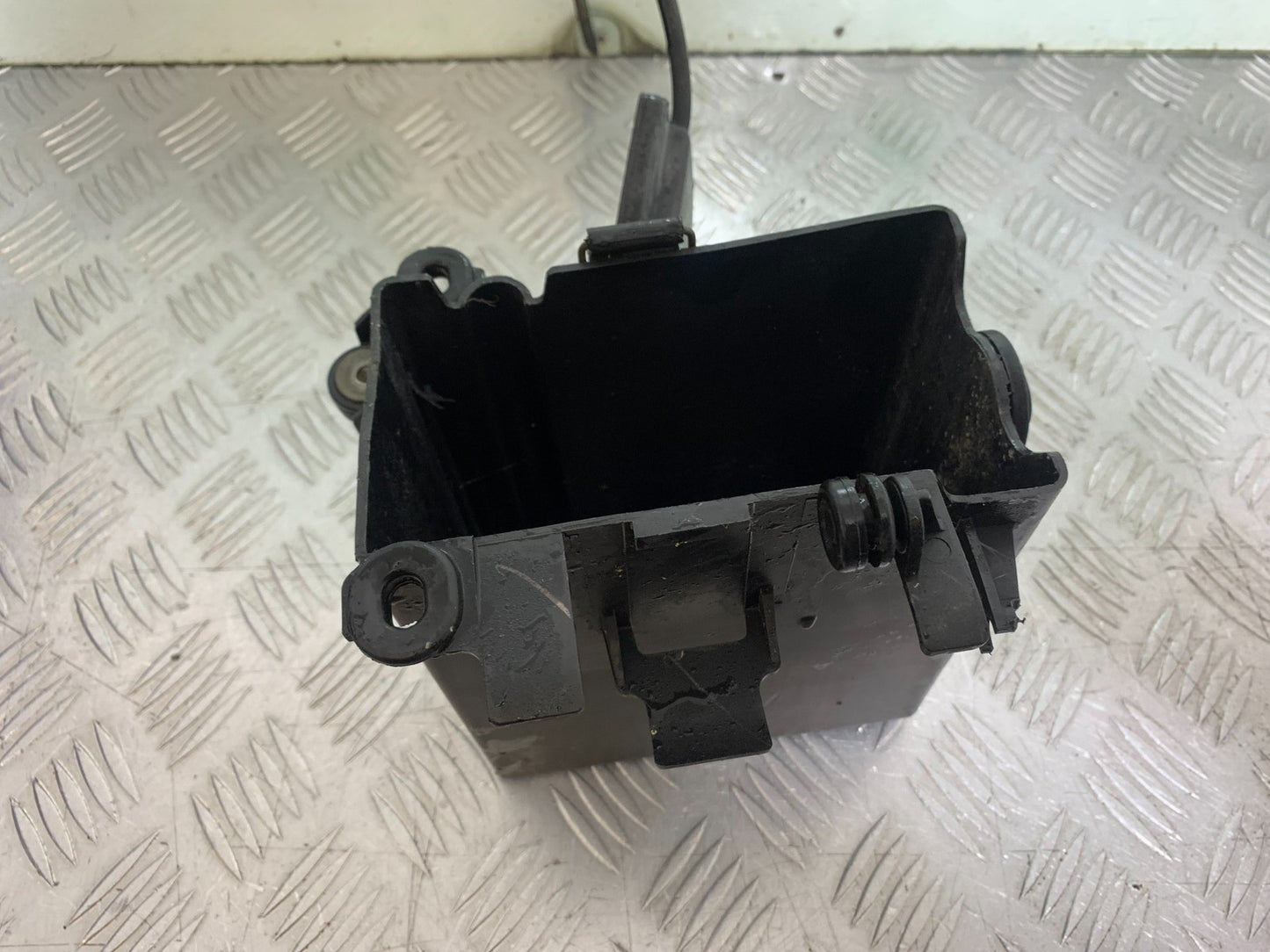 YAMAHA XV1100 XV 1100 VIRAGO BATTERY BOX   1990-1999 (CMB1243)