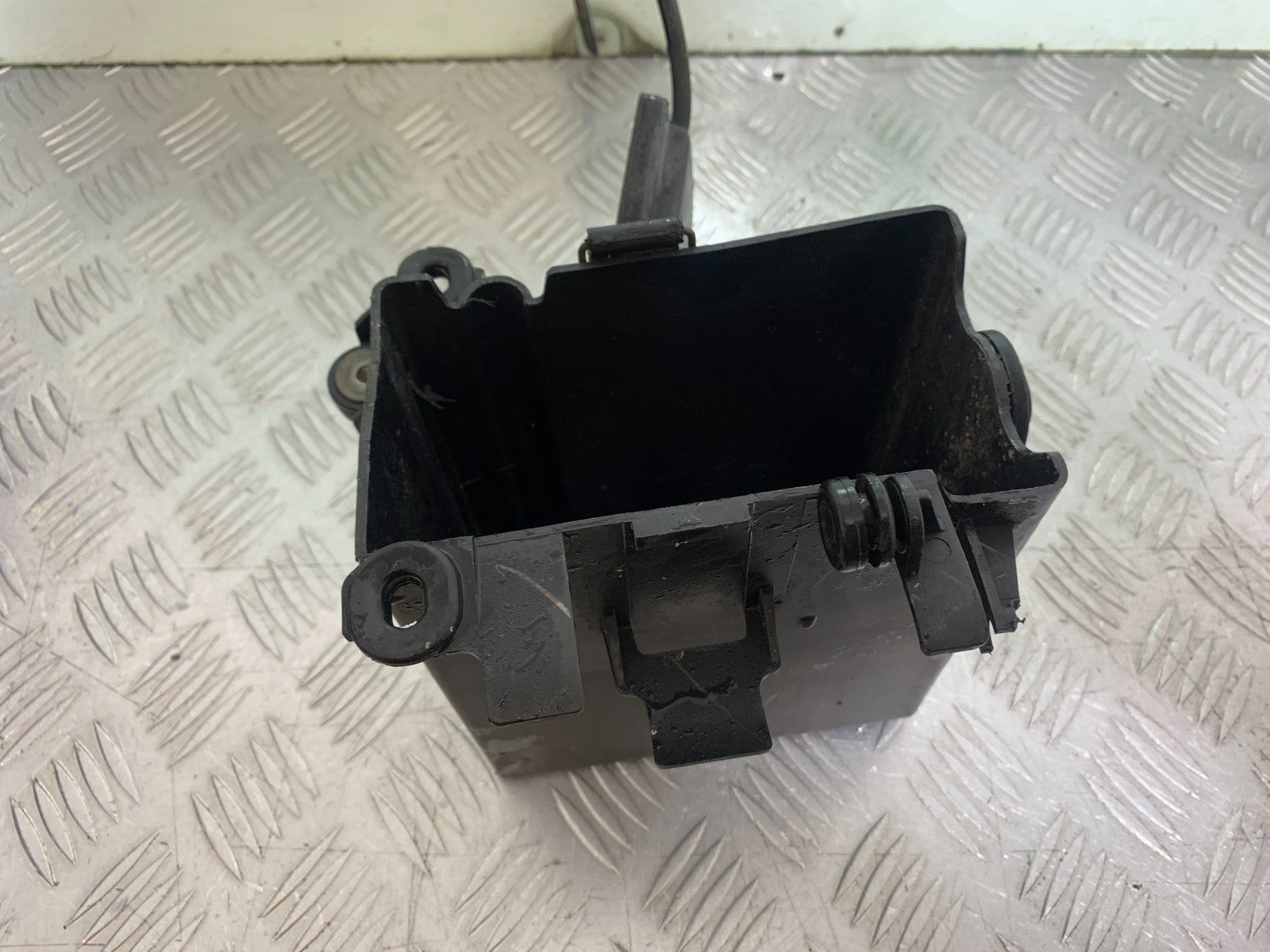 YAMAHA XV1100 XV 1100 VIRAGO BATTERY BOX   1990-1999 (CMB1243)