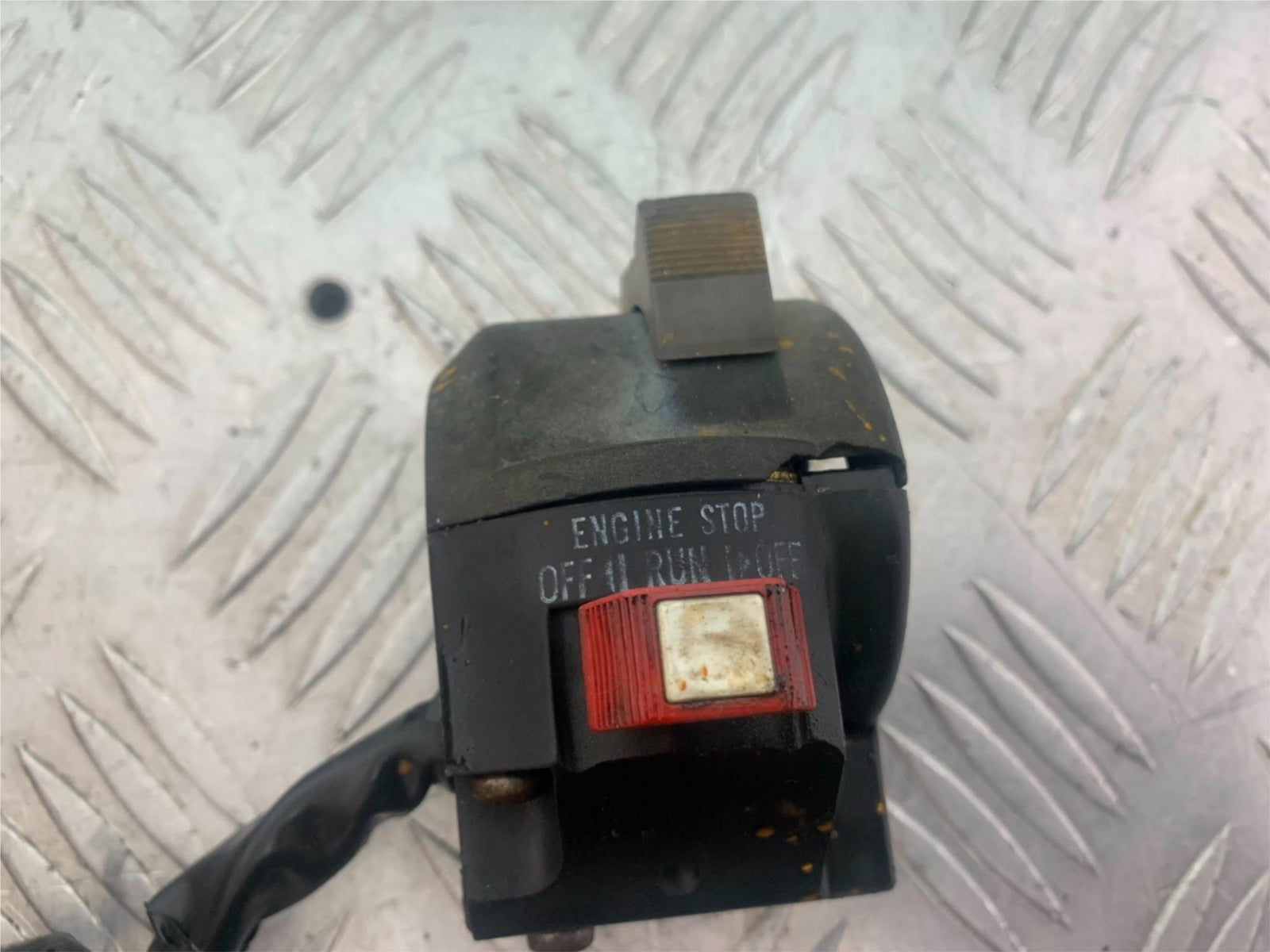 KAWASAKI GT550 GT 550 RIGHT SWITCH GEAR   YEAR 1984-87 (CMB1141)
