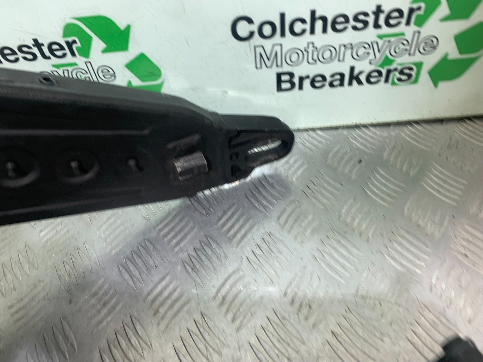 KAWASAKI ZX10R ZX10 R SWINGARM  2008-2010 (CMB1206)