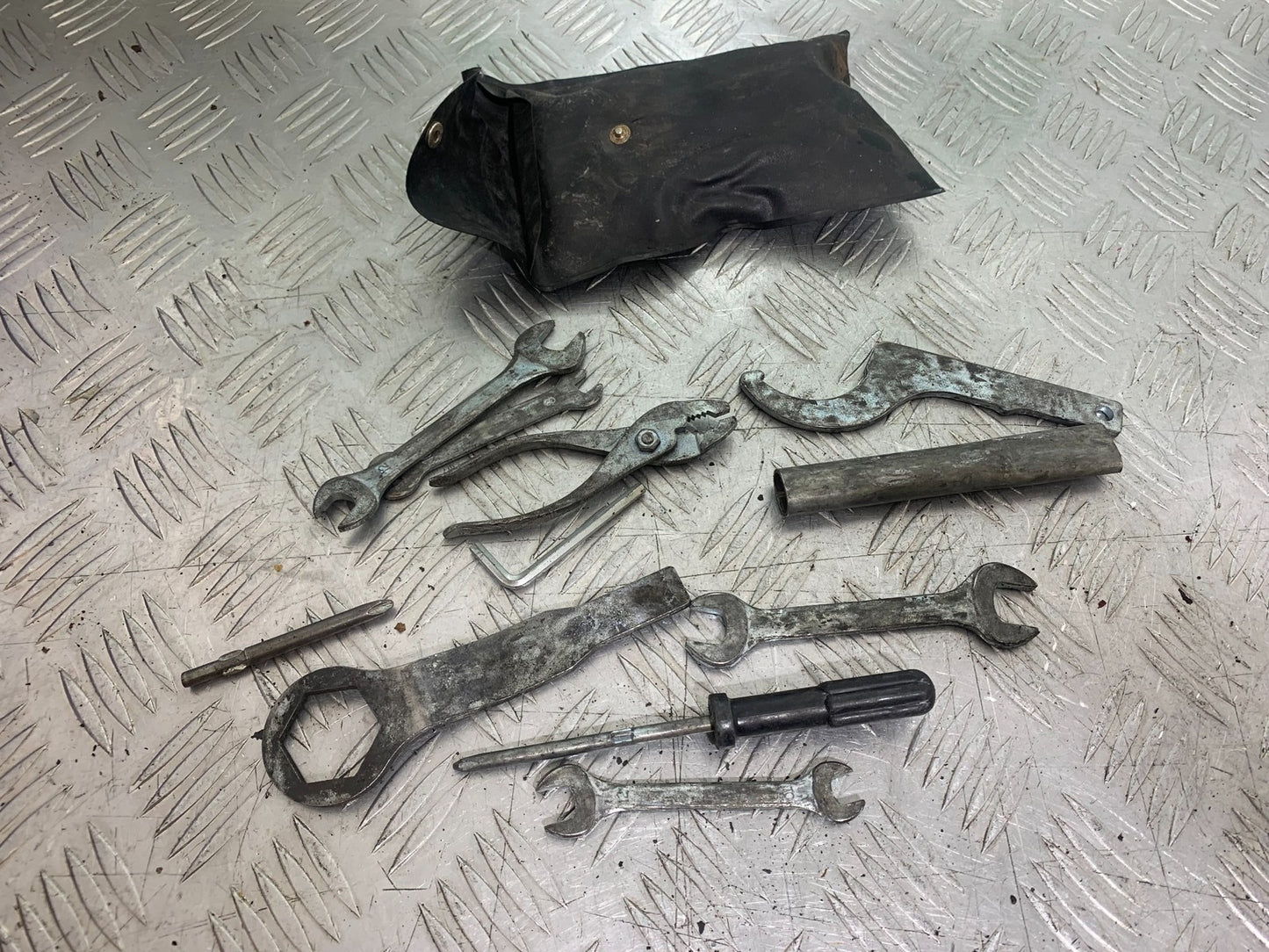 YAMAHA YZF1000 THUNDERACE TOOLKIT   YEAR 1997-2000 (CMB1204)