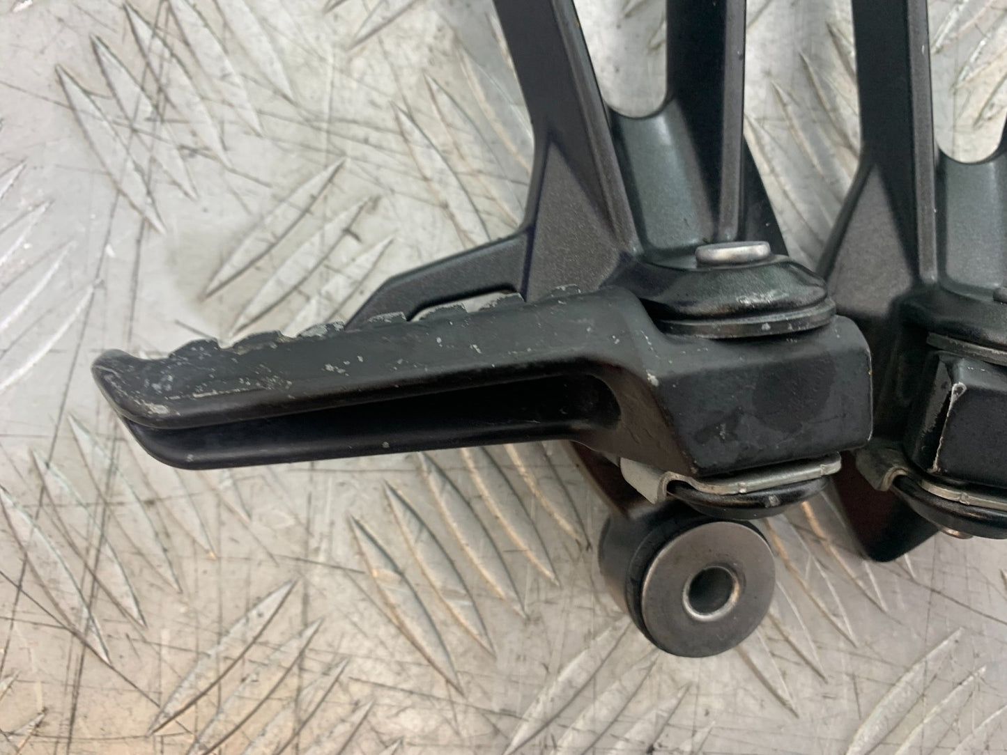 KAWASAKI ZX10R ZX10 R REAR HANGERS AND PEGS   2008-2010 (CMB1206)