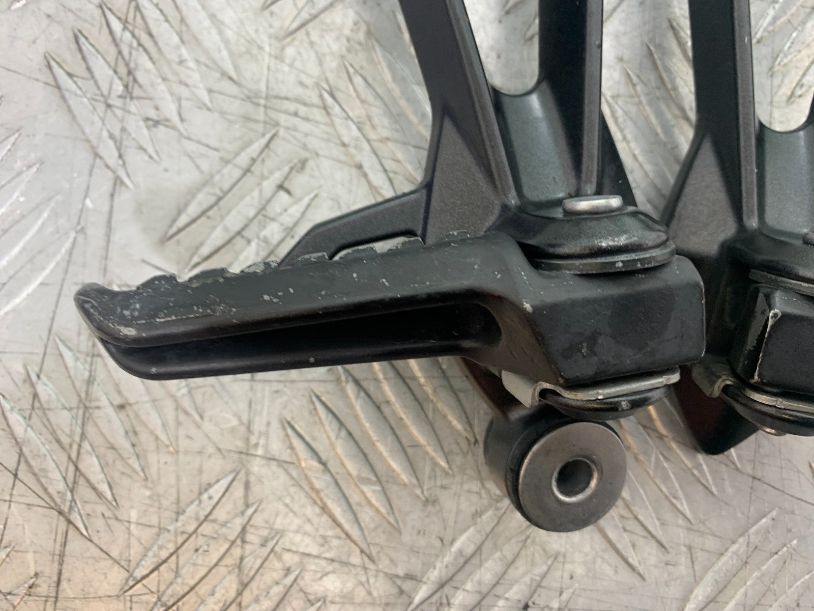 KAWASAKI ZX10R ZX10 R REAR HANGERS AND PEGS   2008-2010 (CMB1206)