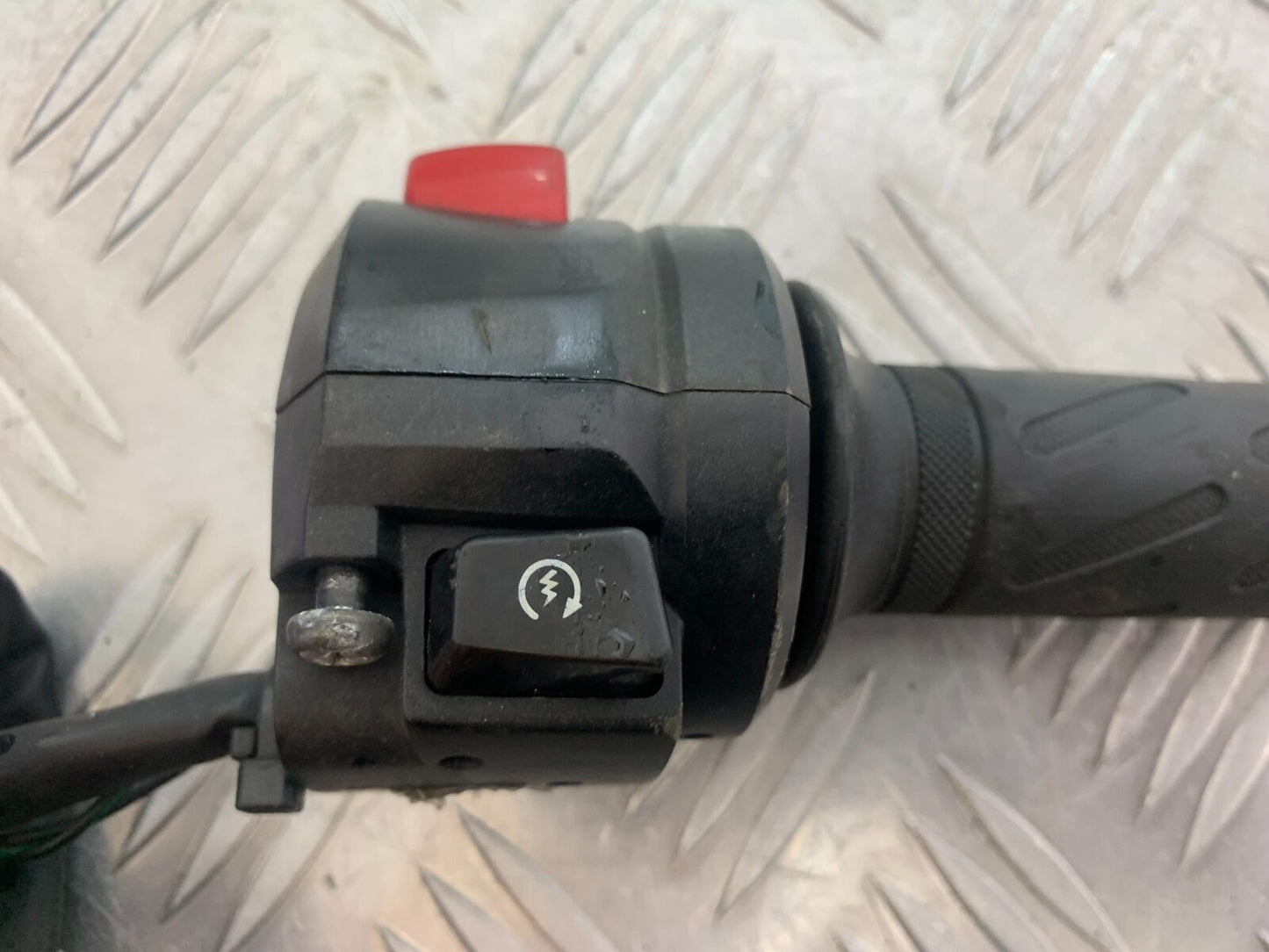 SUZUKI GSX650 F GSX 650 F RIGHT SWITCH GEAR  YEAR 2008-16 (CMB1045)