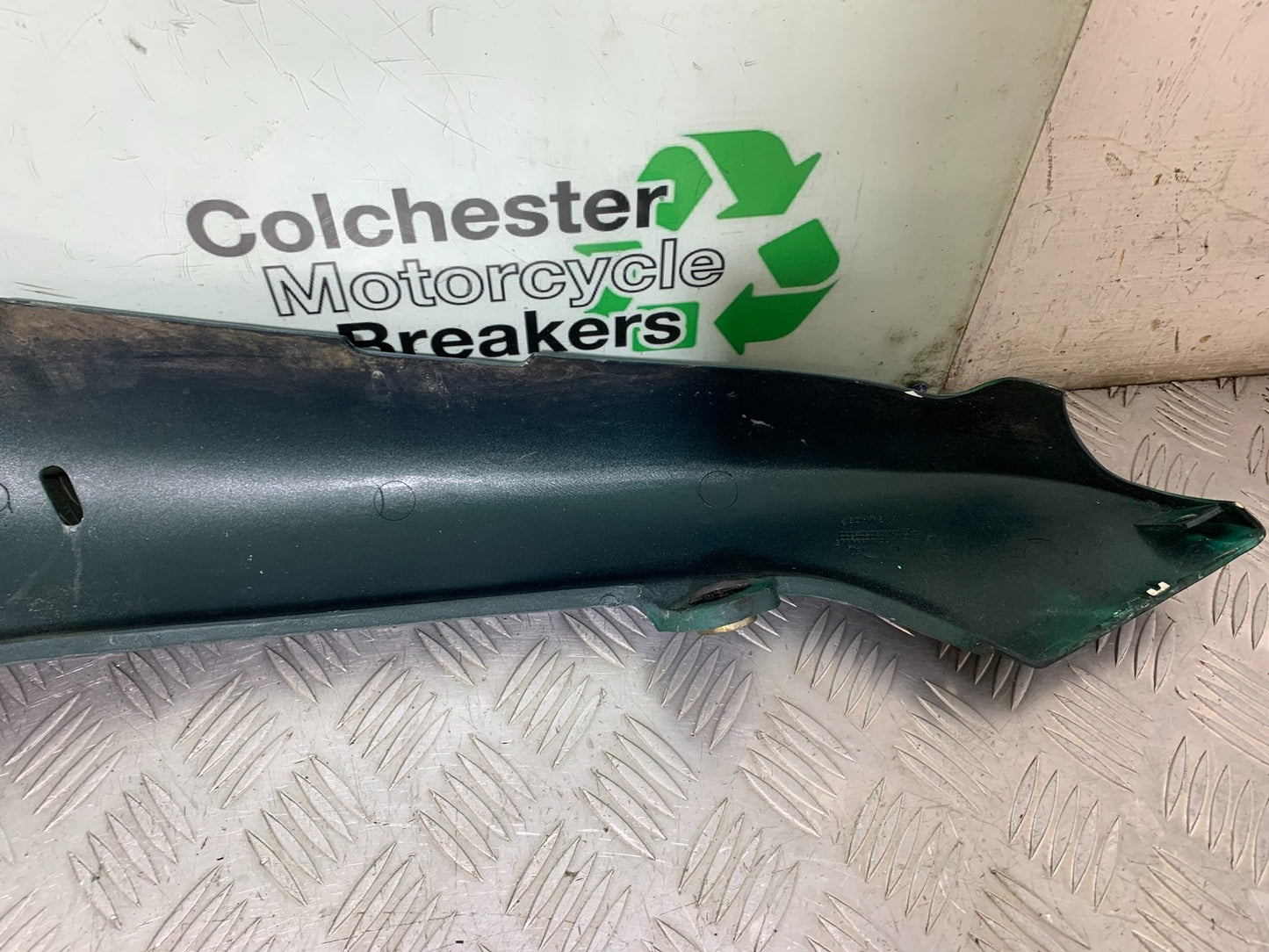 TRIUMPH 955I SPRINT RS LEFT SEAT PANEL  YEAR 1999-03 (CMB1313)