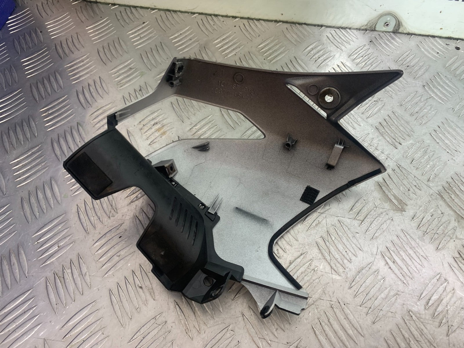 SUZUKI GSR600 GSR 600 LEFT TANK PANEL  2006-2010 (CMB1177)