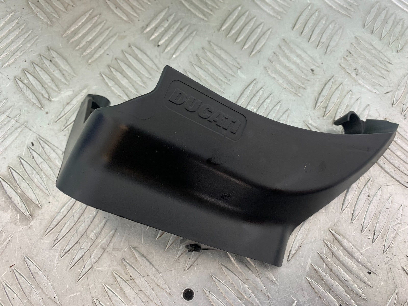 DUCATI 1299 PANIGALE RIGHT INFILL COVER    YEAR 2016 (CMB 1187)
