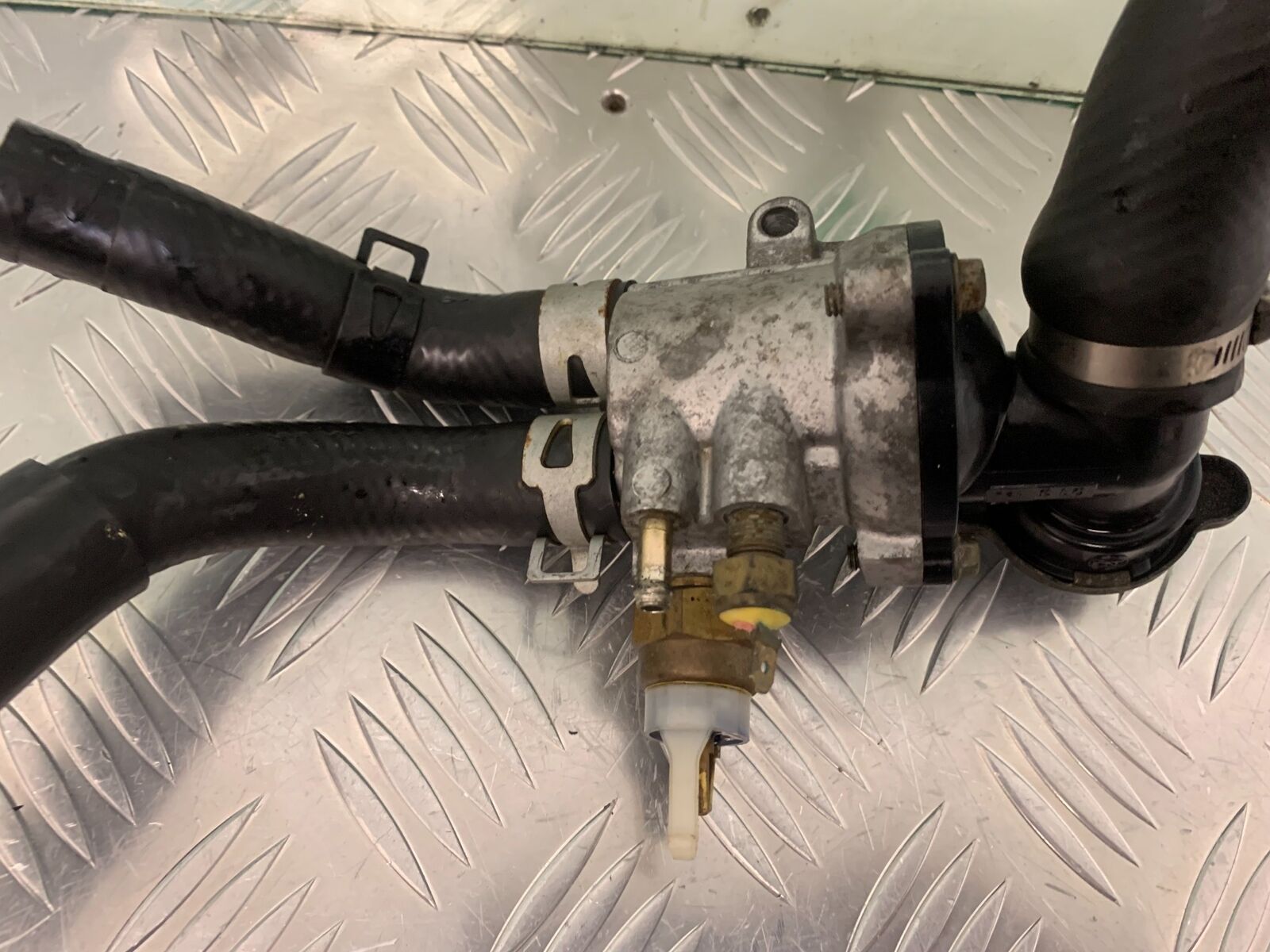 YAMAHA FZS600 FAZER 600 THERMOSTAT  YEAR 1998-2001 (STOCK 958)