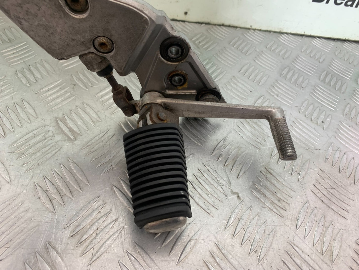 SUZUKI GSF1200 GSF 1200 BANDIT FRONT RIGHT HANGER   YEAR 2001-2004 (CMB1188)