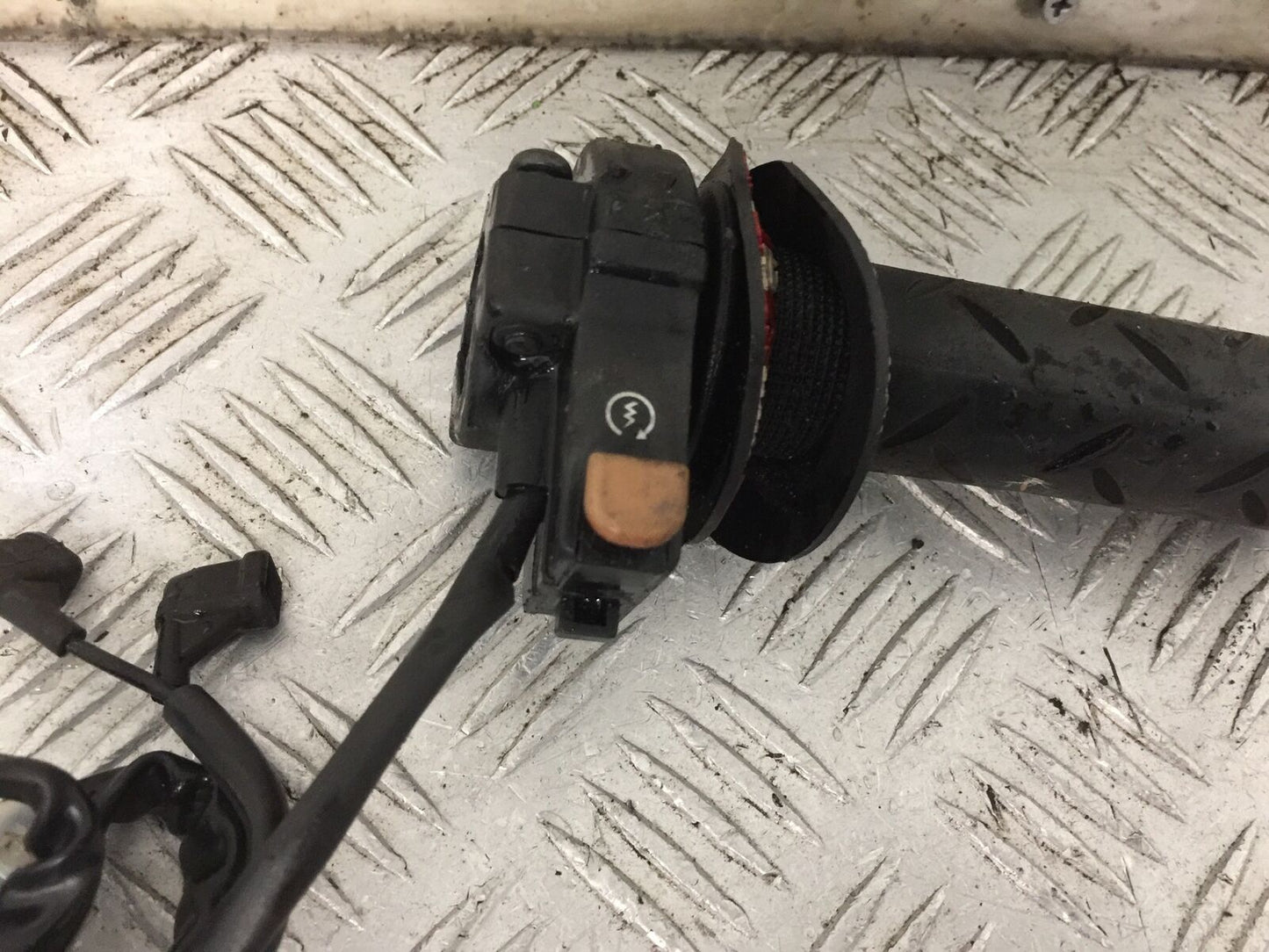 HONDA CBR125 CBR 125 RIGHT SWITCH GEAR   YEAR 2007-10 (STOCK 884)