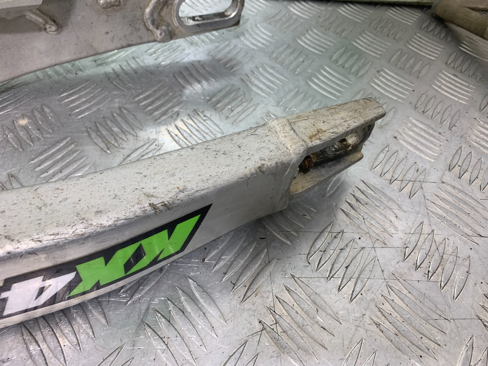 KAWASAKI KXF450 KXF 450 SWINGARM   YEAR 2013 CMB1217)