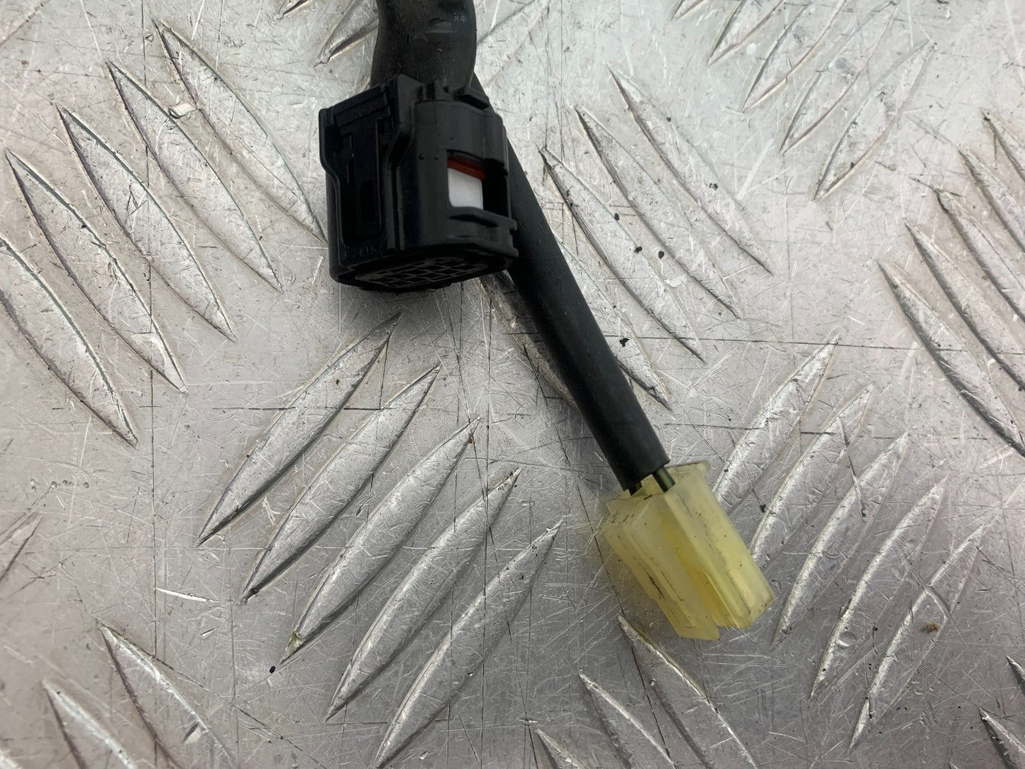 YAMAHA YZF R7 LEFT SWITCH GEAR  YEAR 2022-2025 (CMB1255)