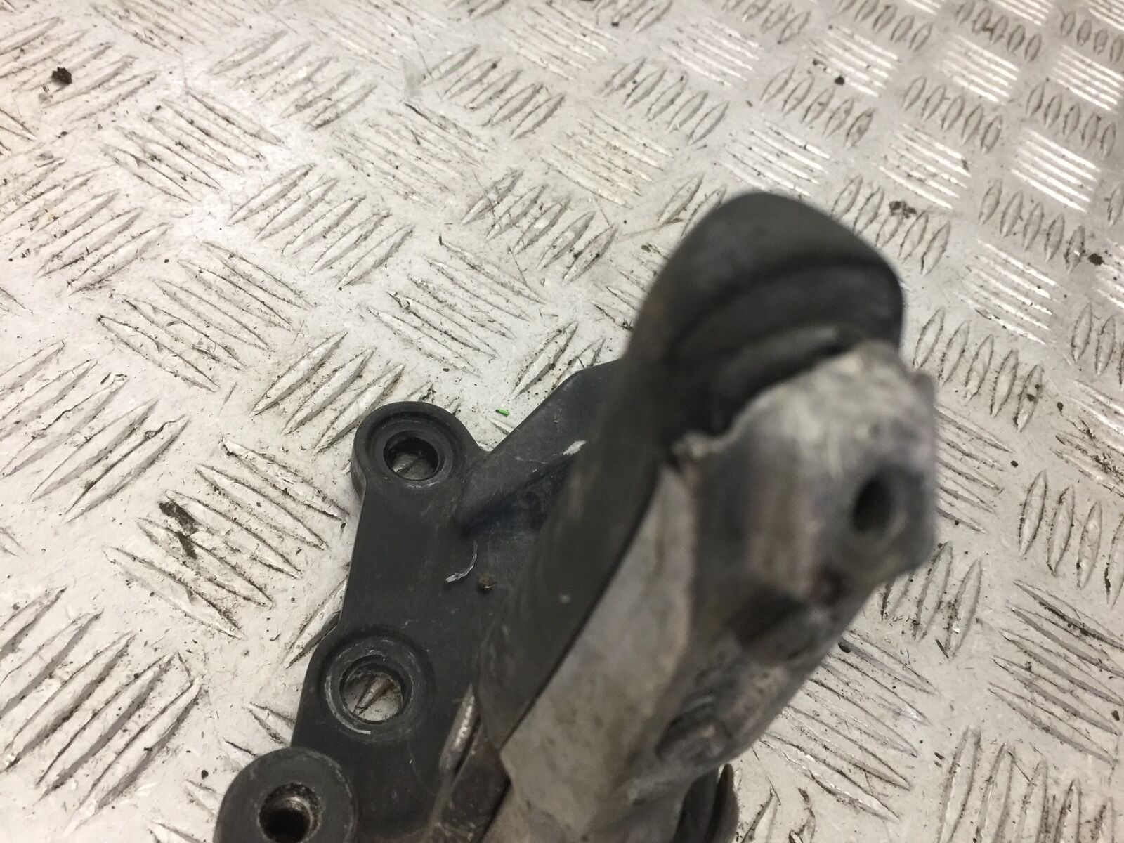 KAWASAKI NINJA 250 R EX250 FRONT LEFT HAMGER    YEAR 2008  (STOCK 879)