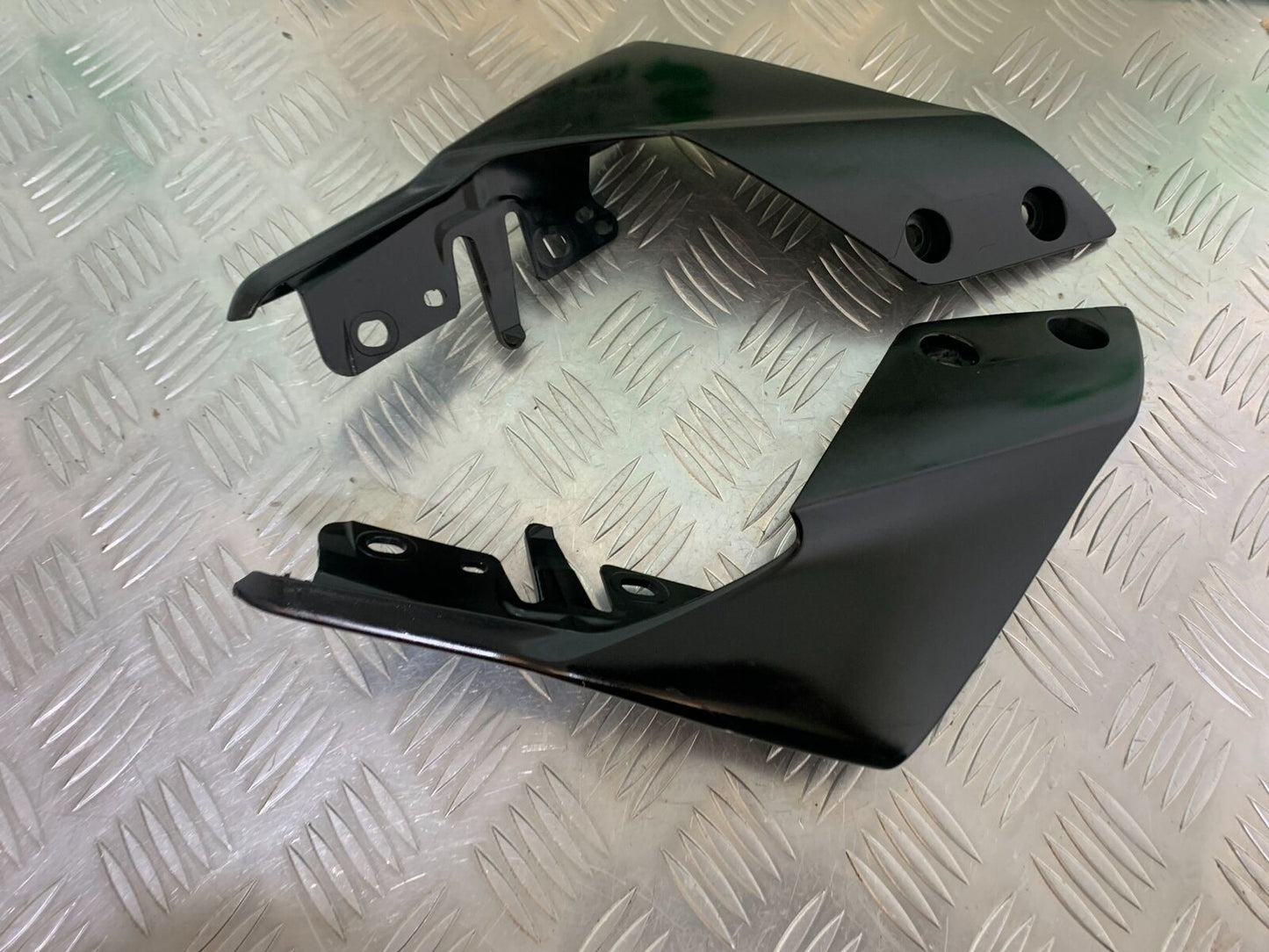 YAMAHA MT 125 MT125 LEFT AND RIGHT TAIL PIECE  YEAR 2021-2024 ABS (CMB1010)