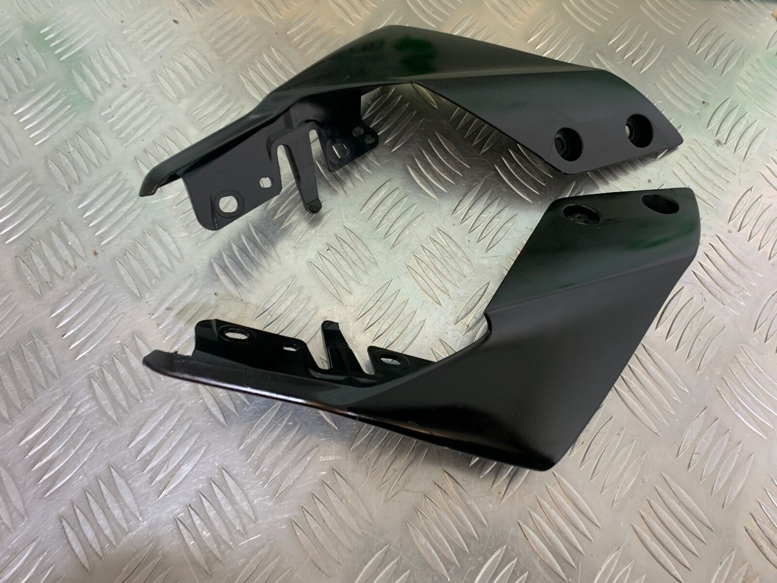 YAMAHA MT 125 MT125 LEFT AND RIGHT TAIL PIECE  YEAR 2021-2024 ABS (CMB1010)