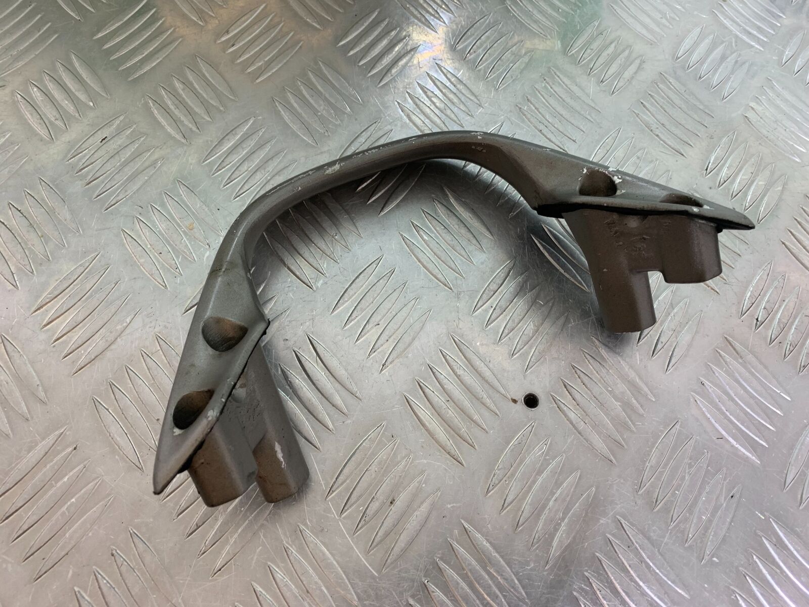 HONDA CB600 CB 600 HORNET GRAB RAIL  YEAR 1998-2002 (CMB1011)