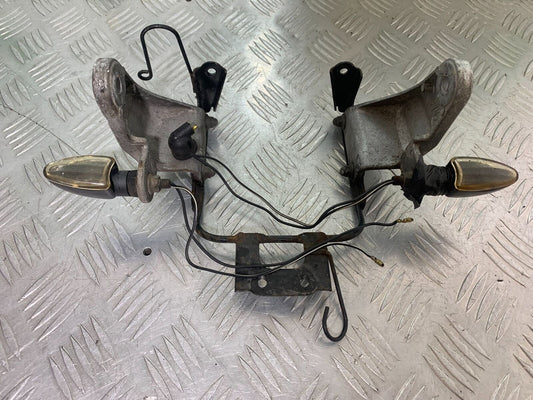 YAMAHA XJR1300 XJR 1300 HEADLIGHT BRACKET   YEAR  1999-2003 (CMB1119)