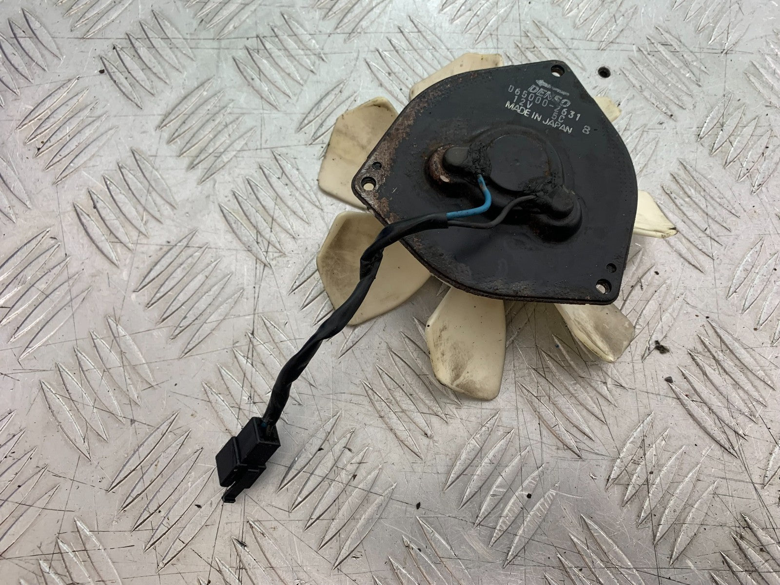TRIUMPH 955i DAYTONA RADIATOR FAN  YEAR 2002-2006 (CMB1229)