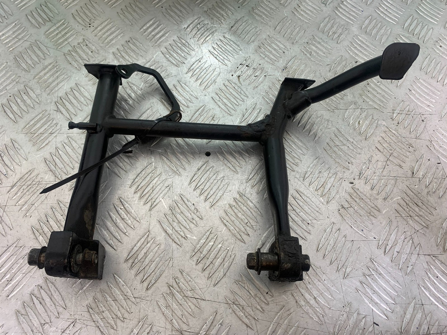 TRIUMPH 1050 SPRINT ST CENTER STAND  YEAR 2004-2007 (CMB1197)