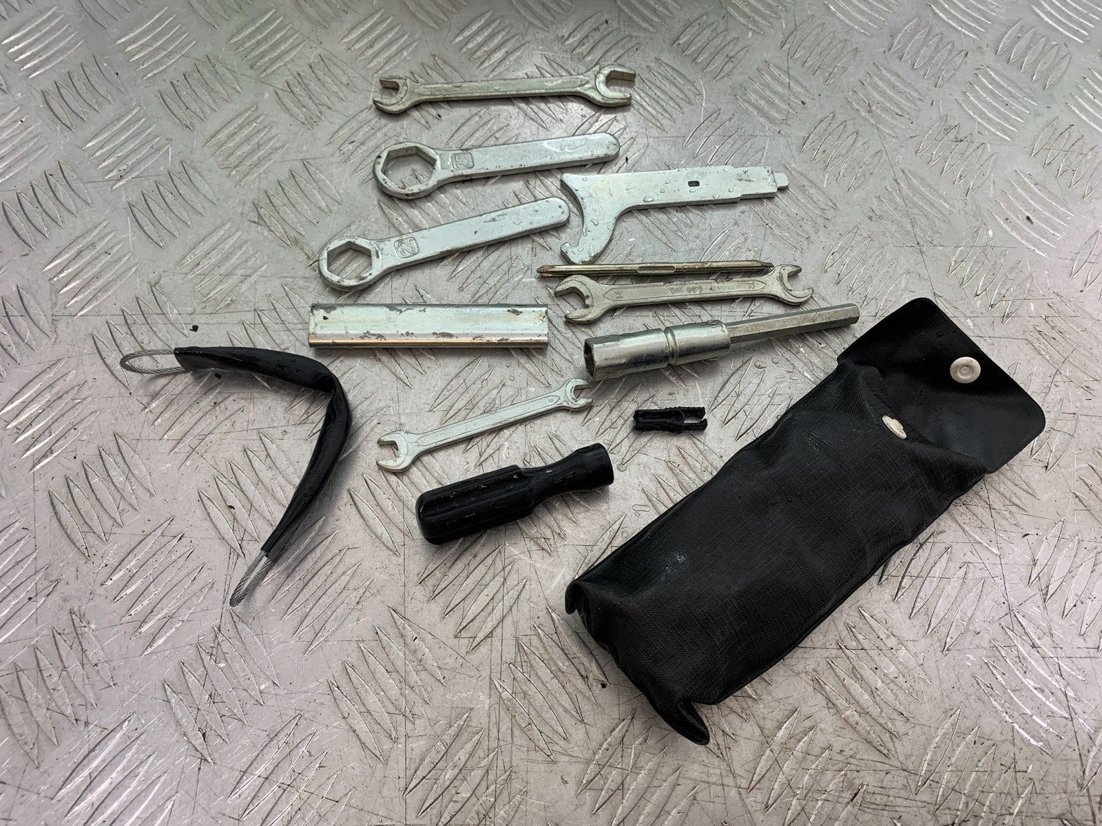 HONDA CBF600 CBF 600 TOOLKIT YEAR 2004 -07 (CMB1247)