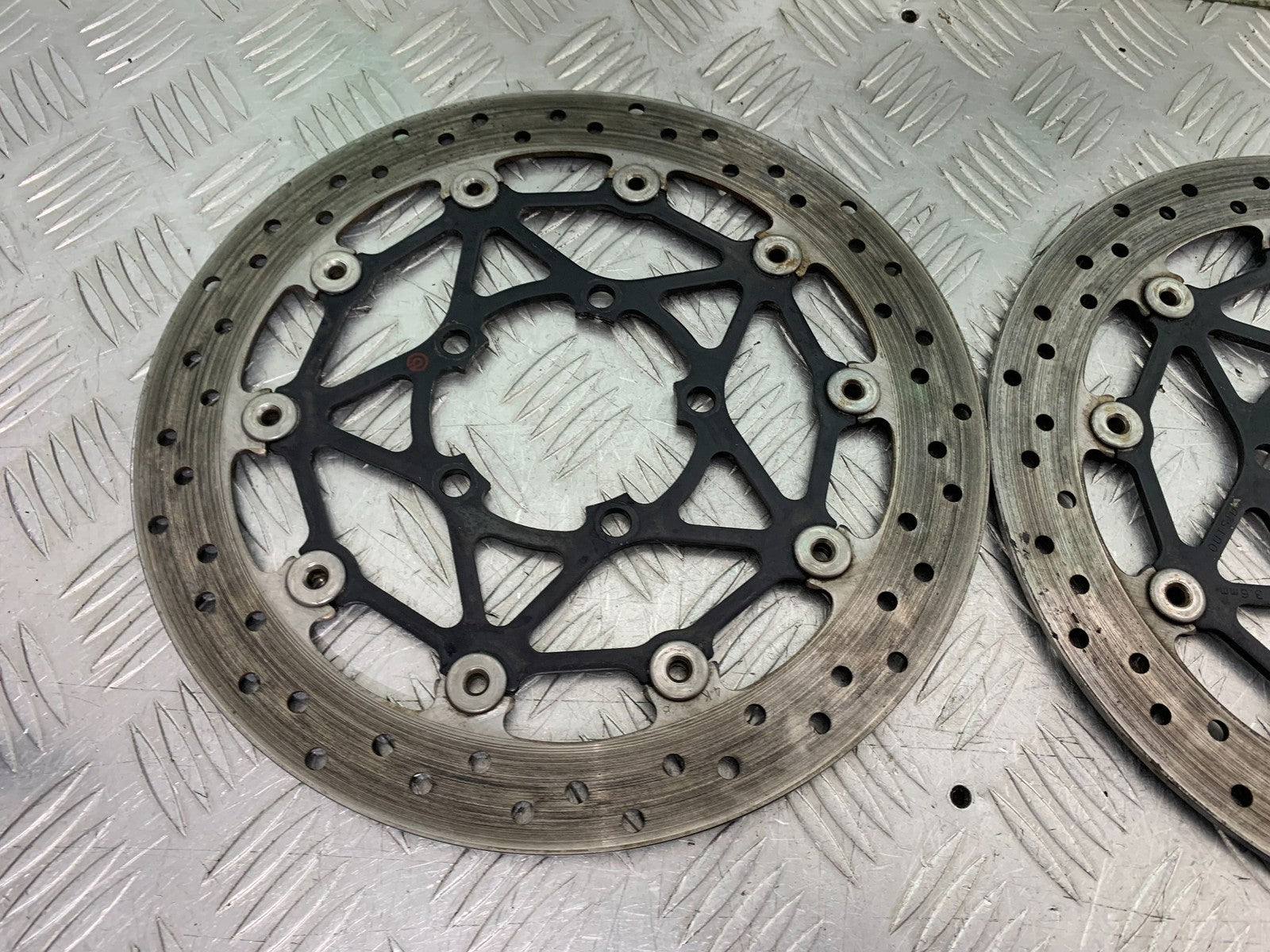 TRIUMPH 675 STREET TRIPLE RX FRONT BRAKE DISCS 2015- 2017 (CMB1299)