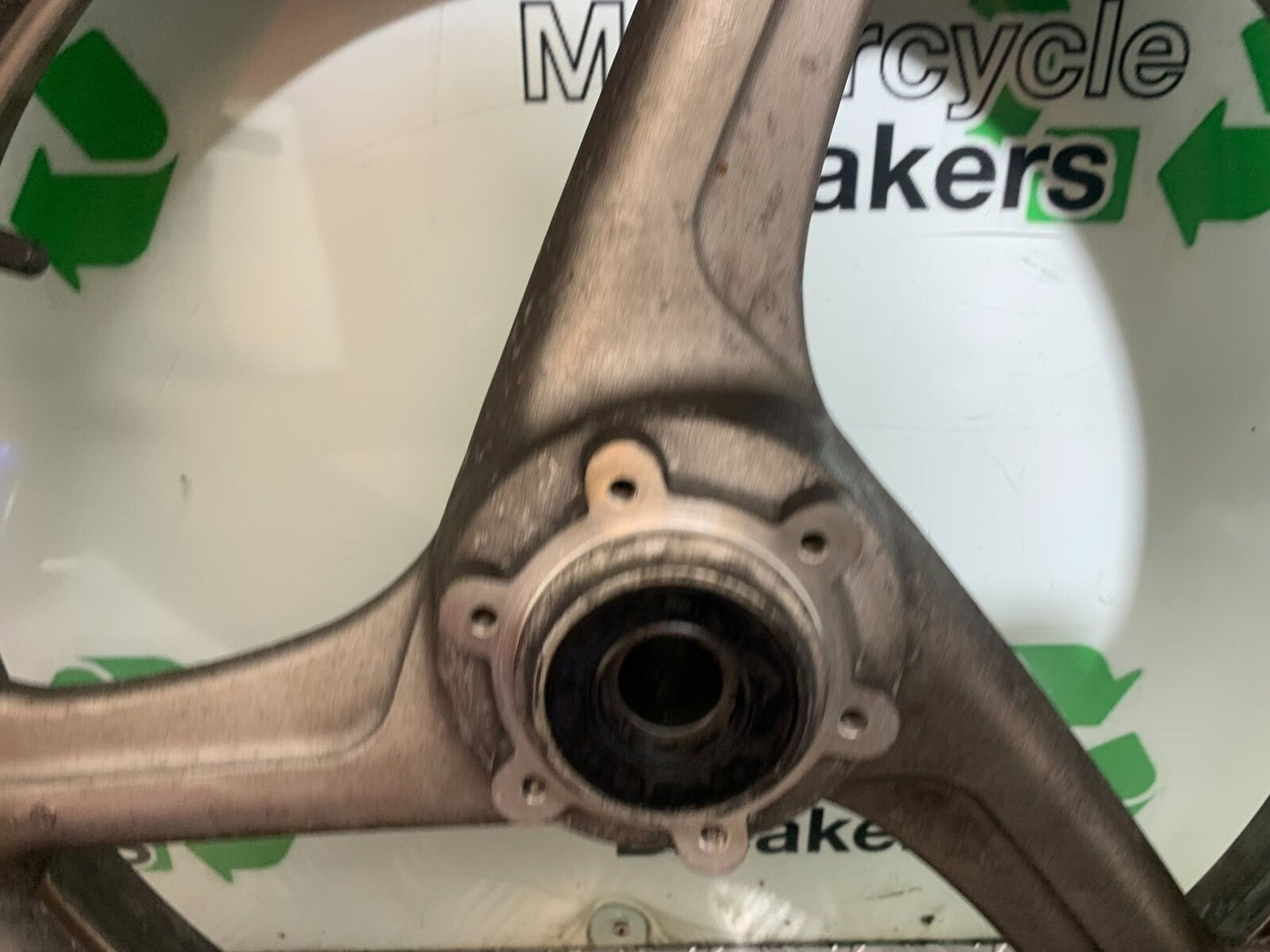 HONDA CBR1100 BLACKBIRD FRONT WHEEL  YEAR 1999-2005  (CMB1103)