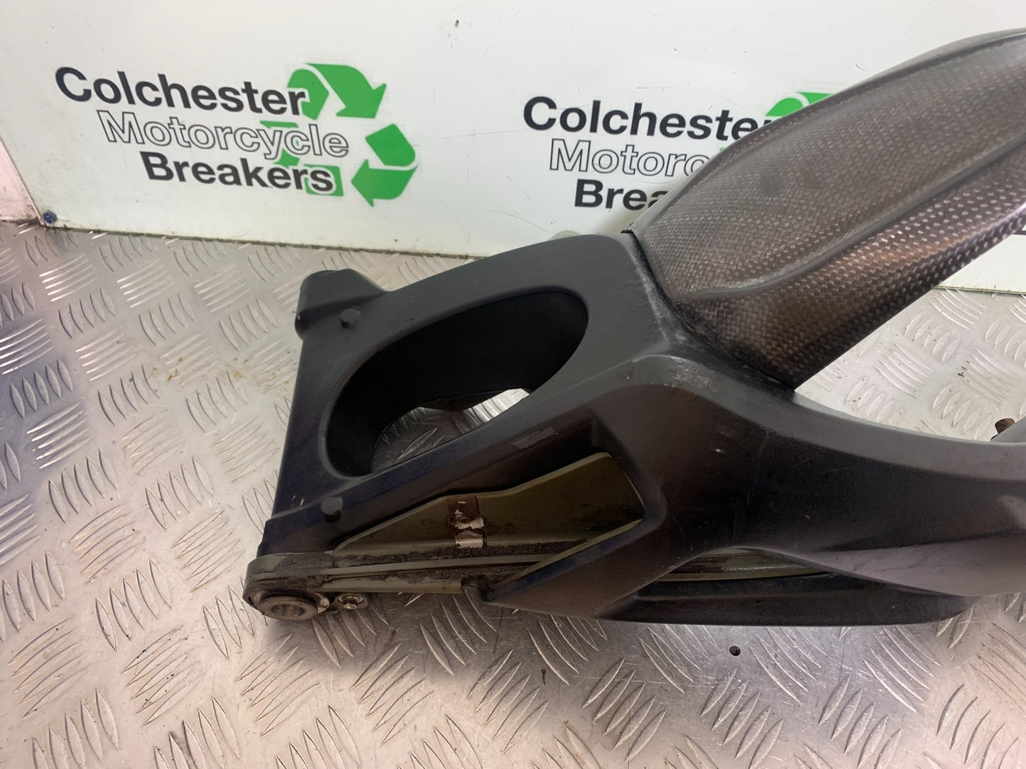 MV AGUSTA 800 F3 SWINGARM WITH CARBON HUGGER   YEAR 2013-2016 (CMB1152)