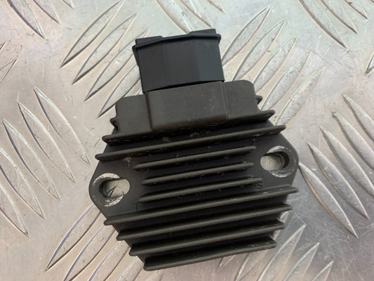 HONDA CBR1100 BLACKBIRD REGULATOR  YEAR 1996-1998 (CMB1017)