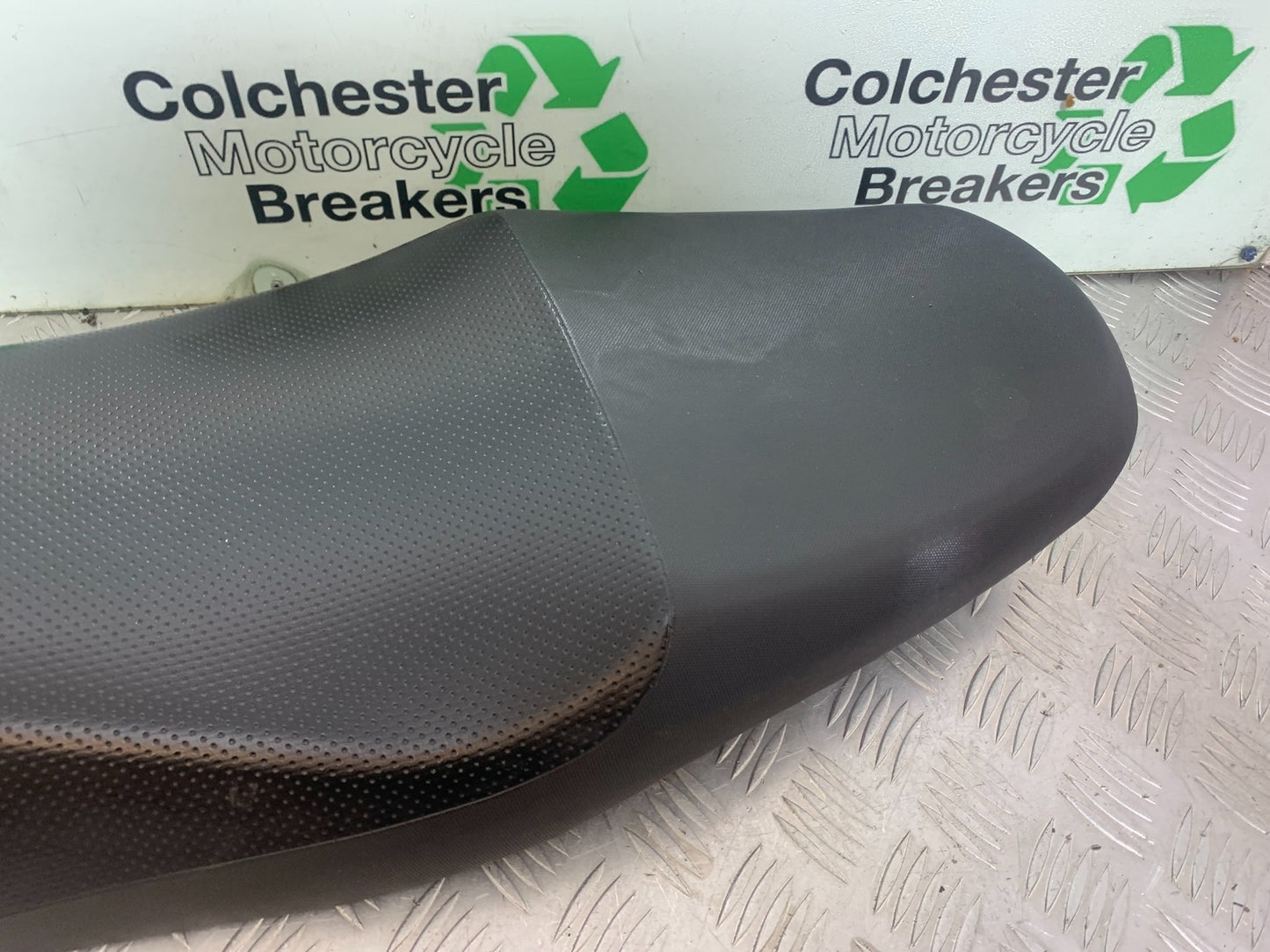 SUZUKI GSF600 GSF 600 BANDIT SEAT  YEAR 2001-2003 (CMB1157)
