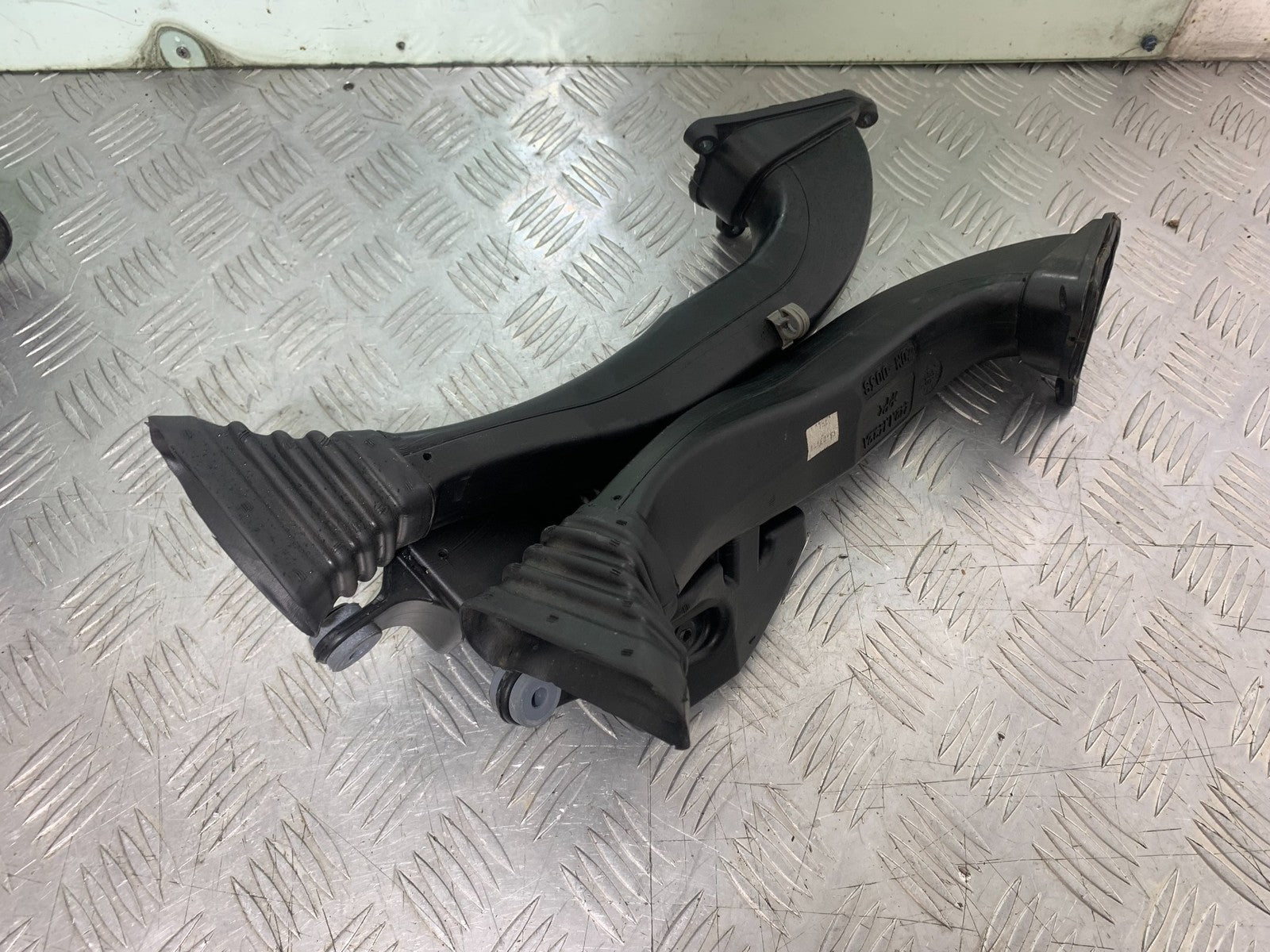DUCATI 1198 S AIR TUBES  YEAR 2009-2011 (CMB1219)