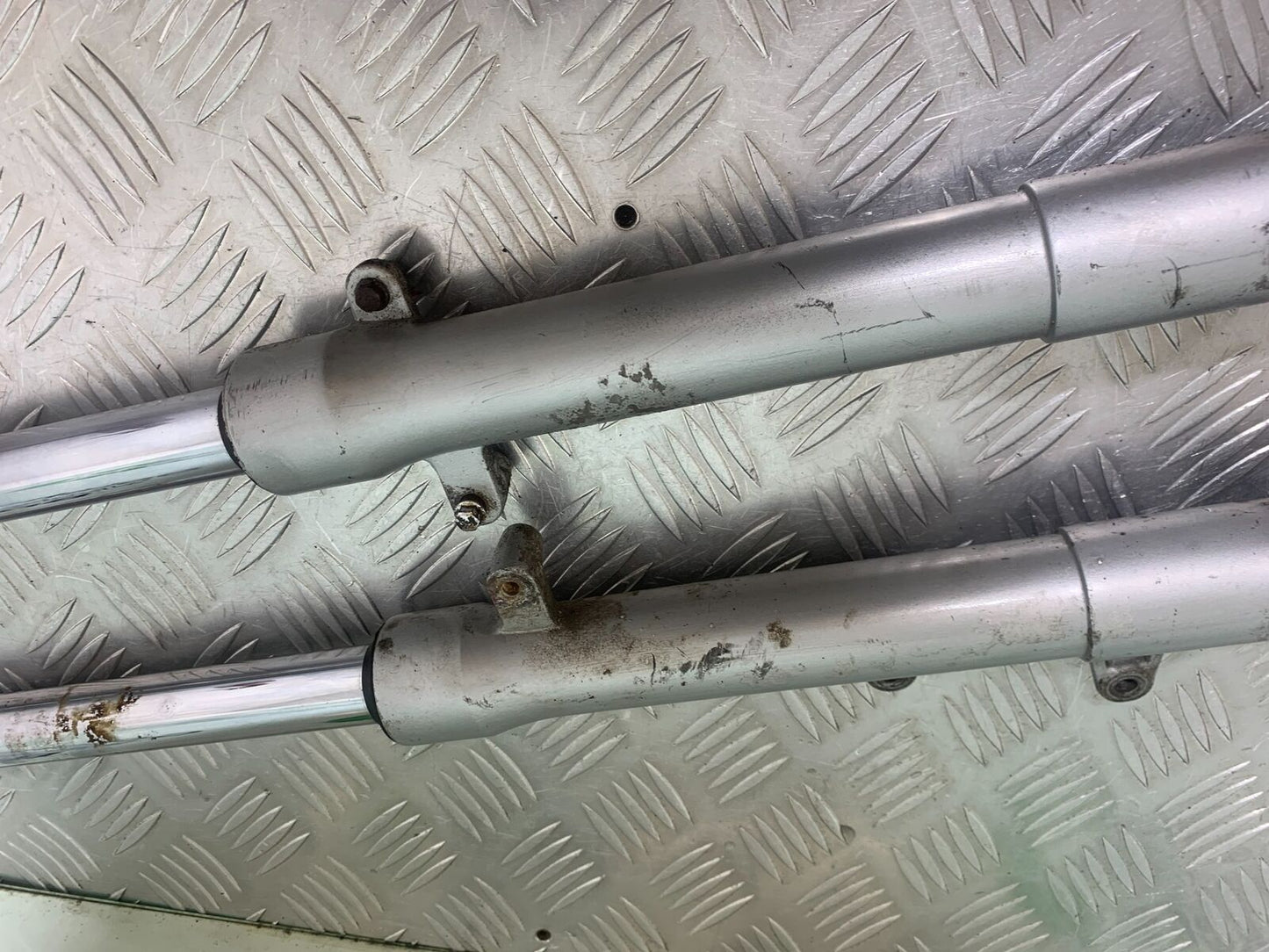 HONDA CBR125 CBR 125 FORKS  YEAR 2004-06  (CMB1040)