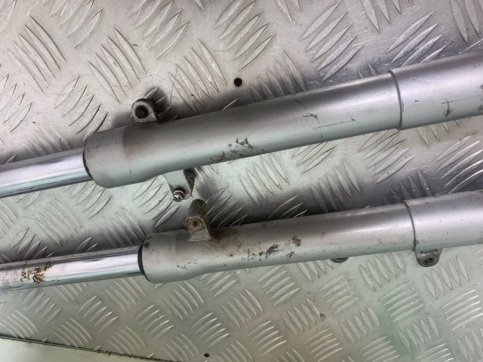 HONDA CBR125 CBR 125 FORKS  YEAR 2004-06  (CMB1040)