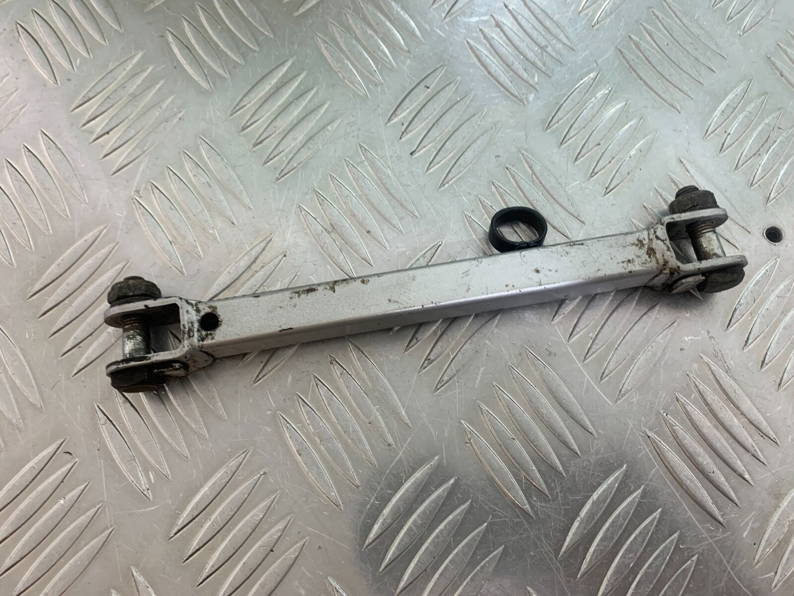 KAWASAKI ZR 750 ZEPHYR REAR BRAKE ARM YEAR 1991-95 (CMB1008)