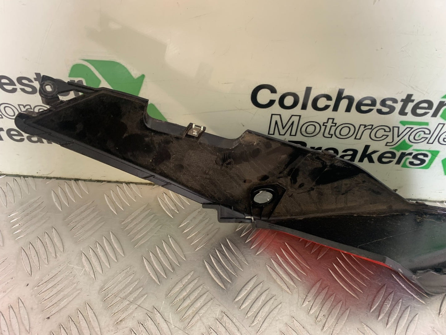 APRILIA RSV4 FACTORY LEFT SEAT PANEL  YEAR 2009-2012 (CMB1224)